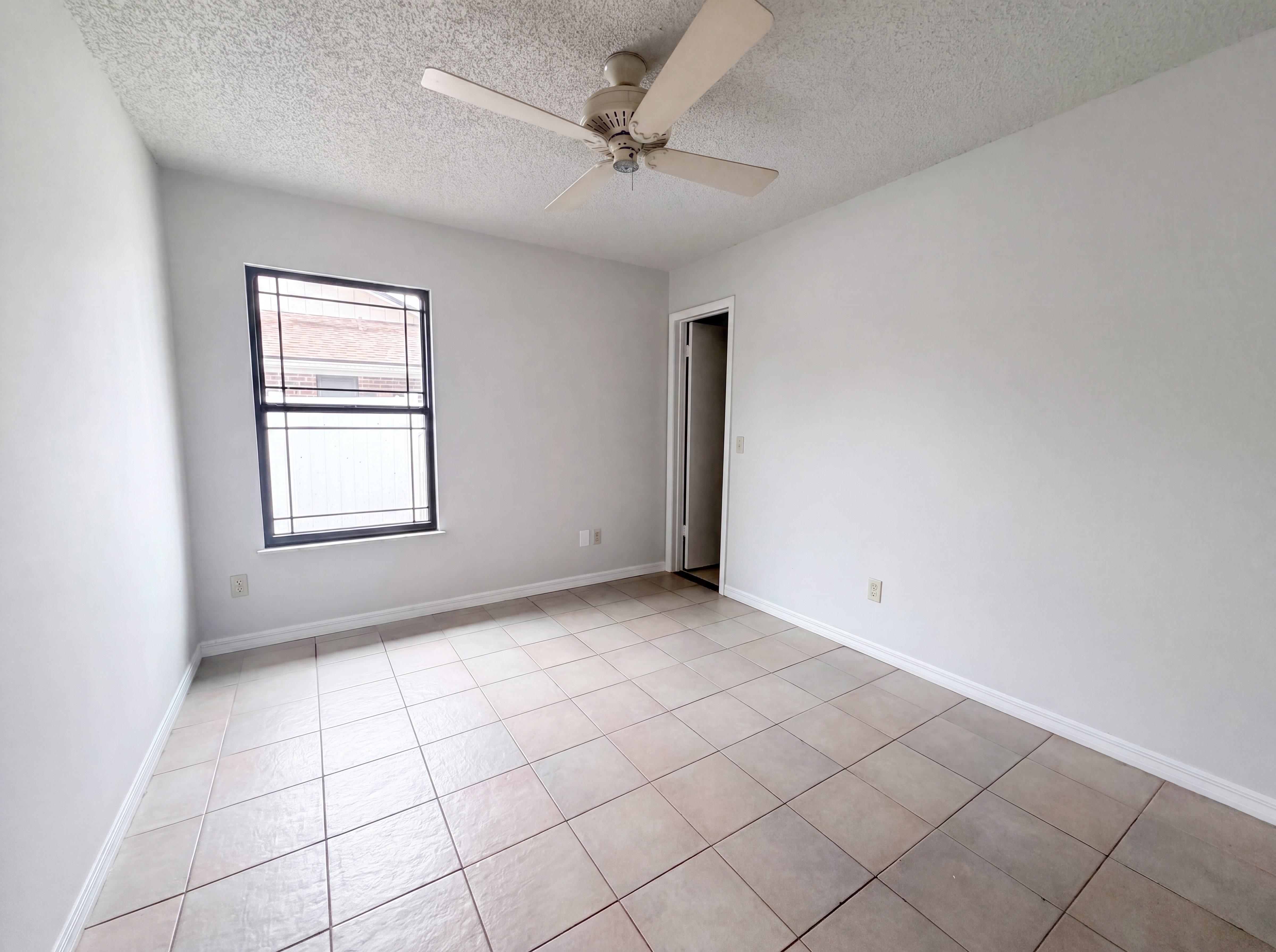 Photo 10 of 17 of 2441 Longwood St, Orange Park, FL