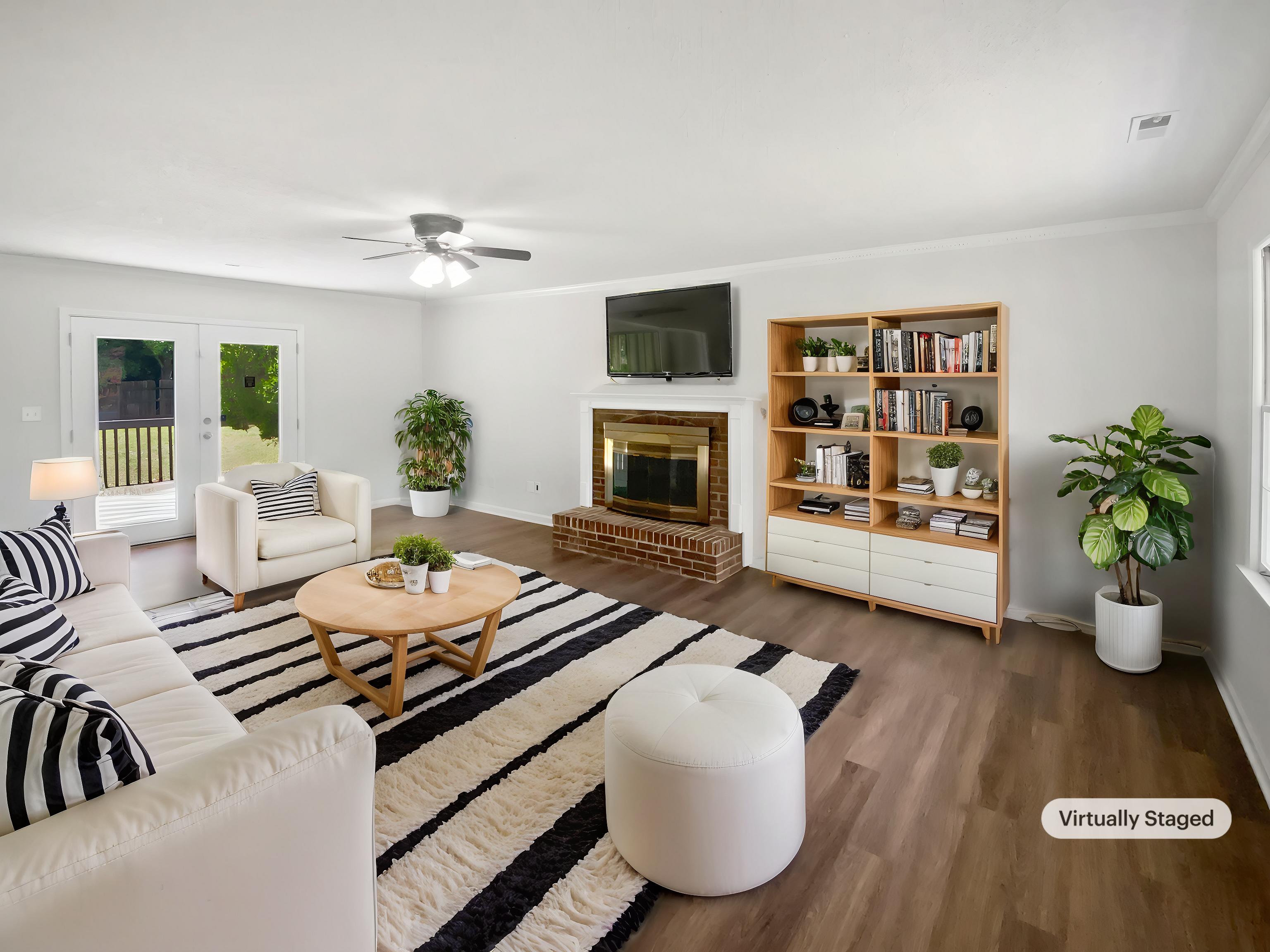 Photo 2 of 29 of 225 Woodfield Ct, McDonough, GA