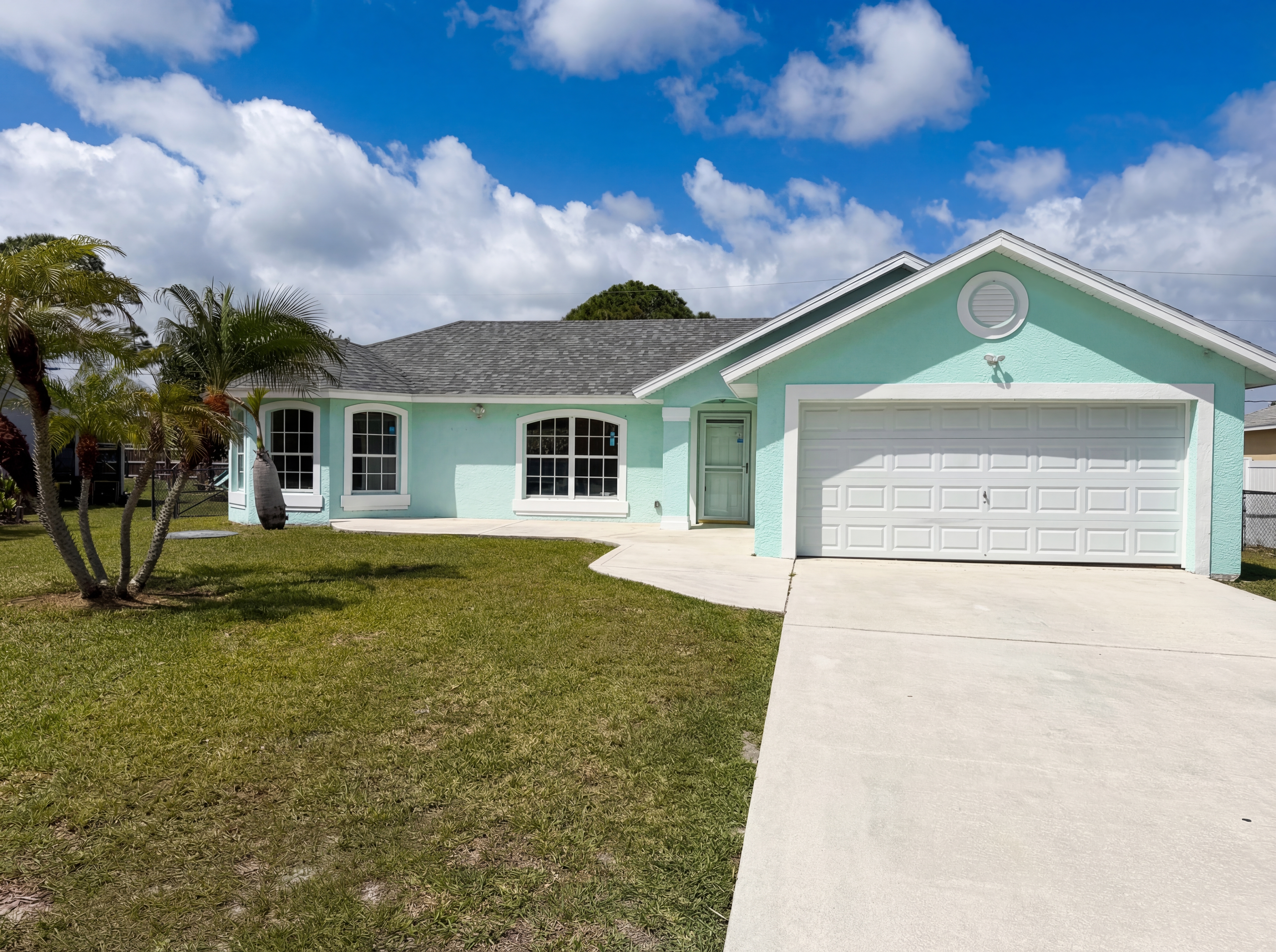 Photo 7 of 31 of 2332 SE Berkshire Blvd, Port Saint Lucie, FL