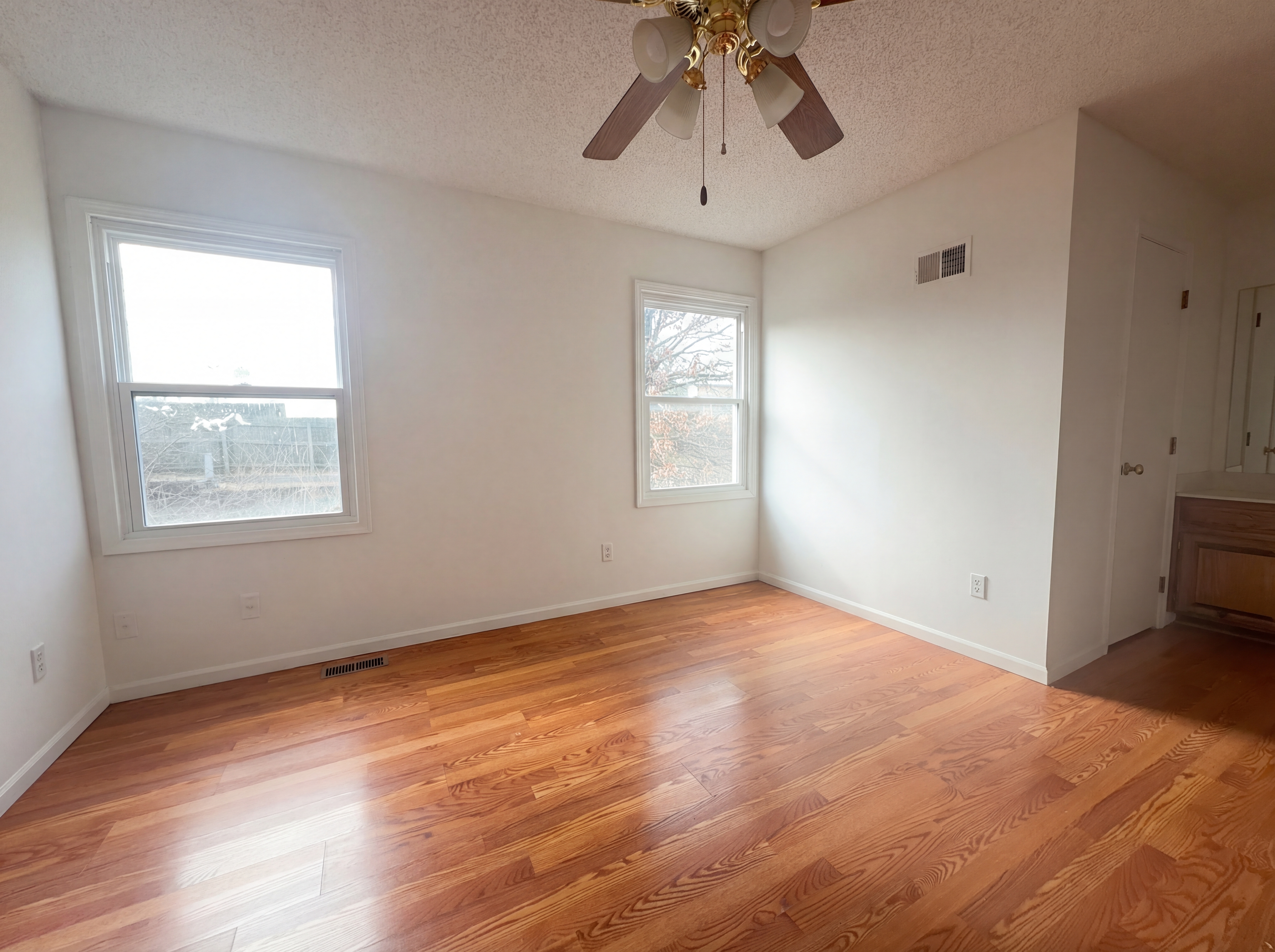 Photo 11 of 27 of 14110 Lora St, Smithville, MO