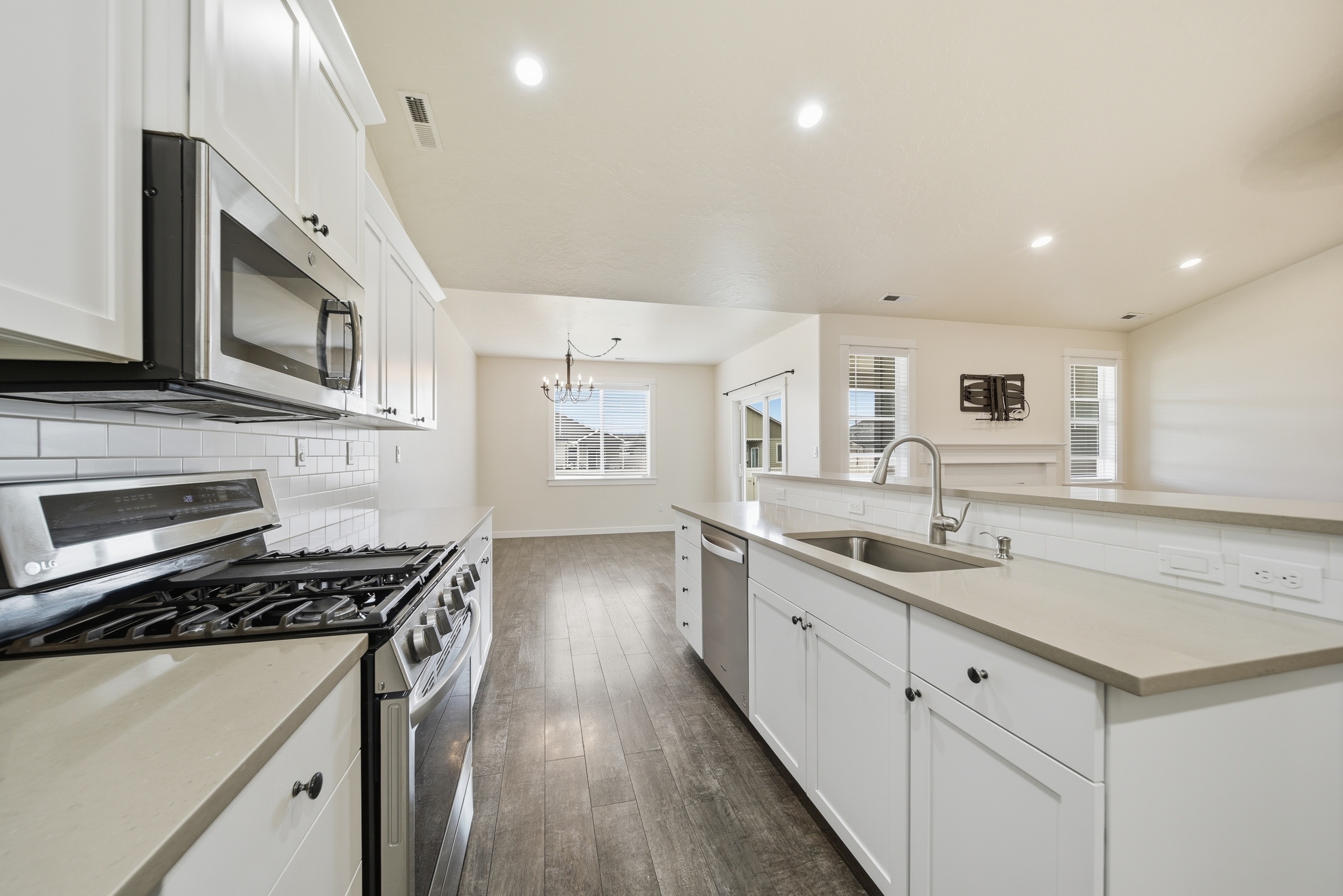 Photo 2 of 34 of 6125 W Mattawa Dr, Meridian, ID
