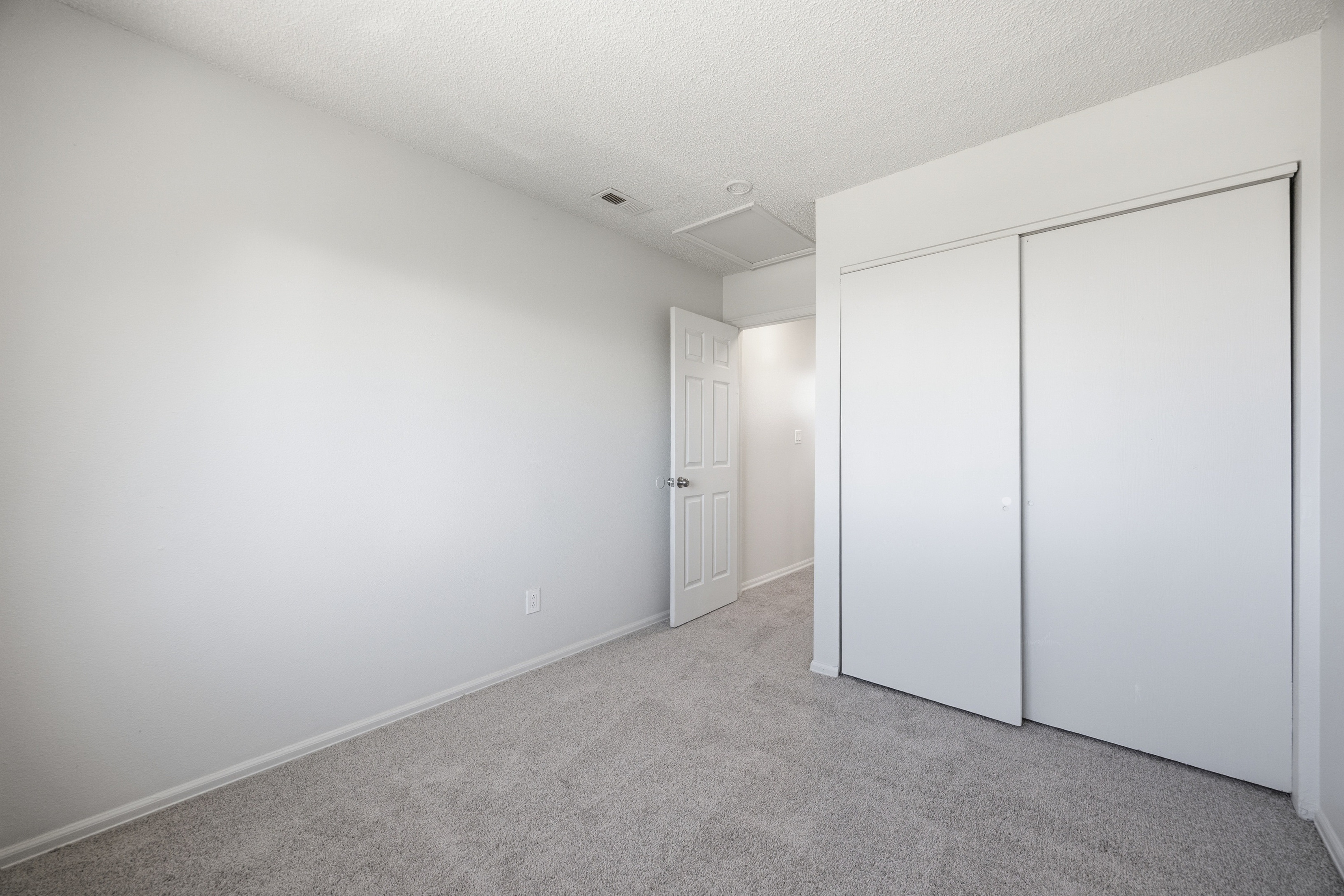 Photo 22 of 39 of 4571 Sunnyhill Dr, Colorado Springs, CO