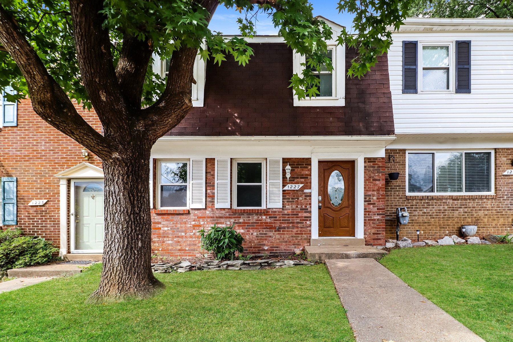 Photo 1 of 1227 Thomas Jefferson Pl