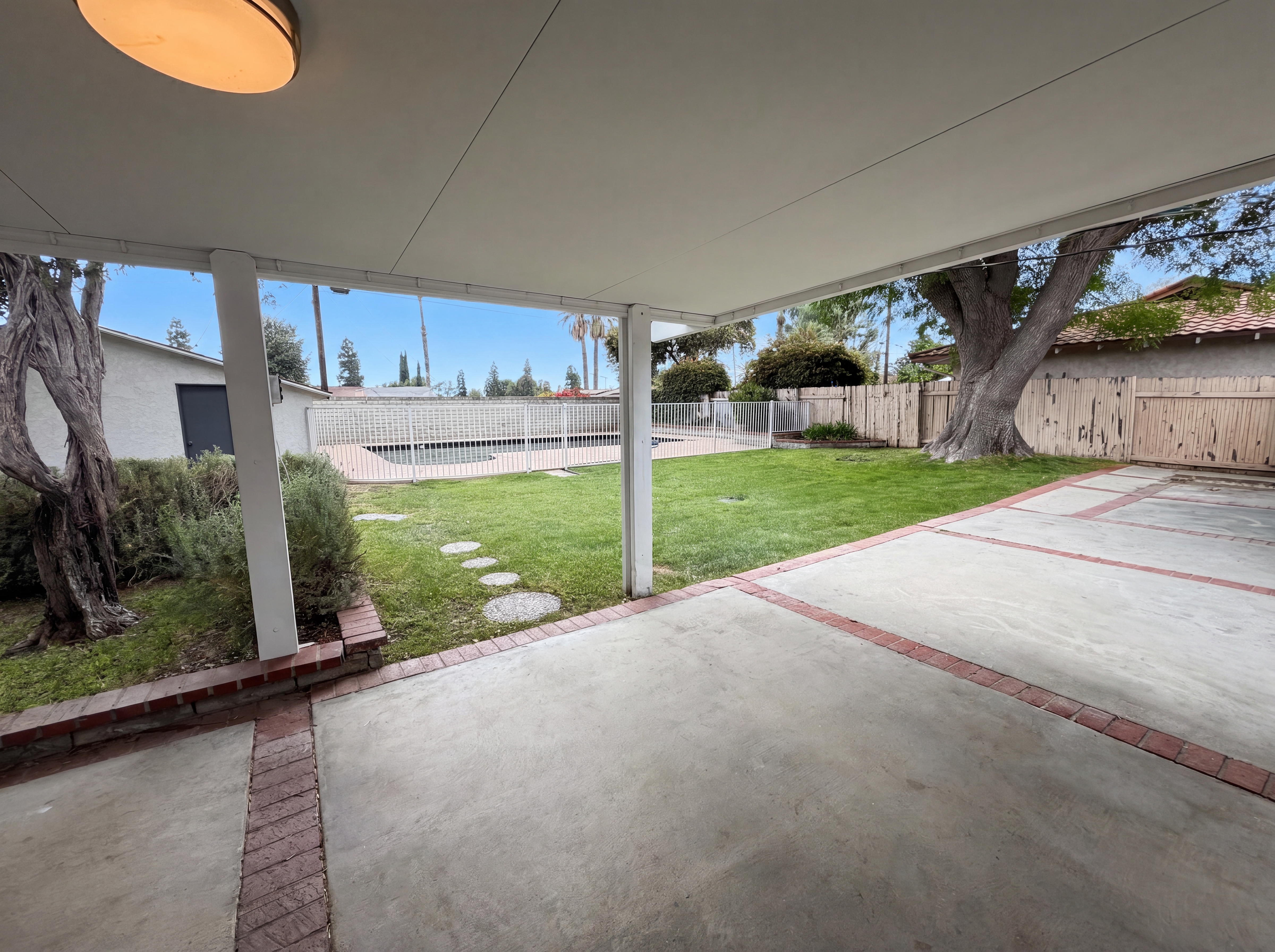 Photo 25 of 29 of 18400 Bermuda St, LOS ANGELES, CA