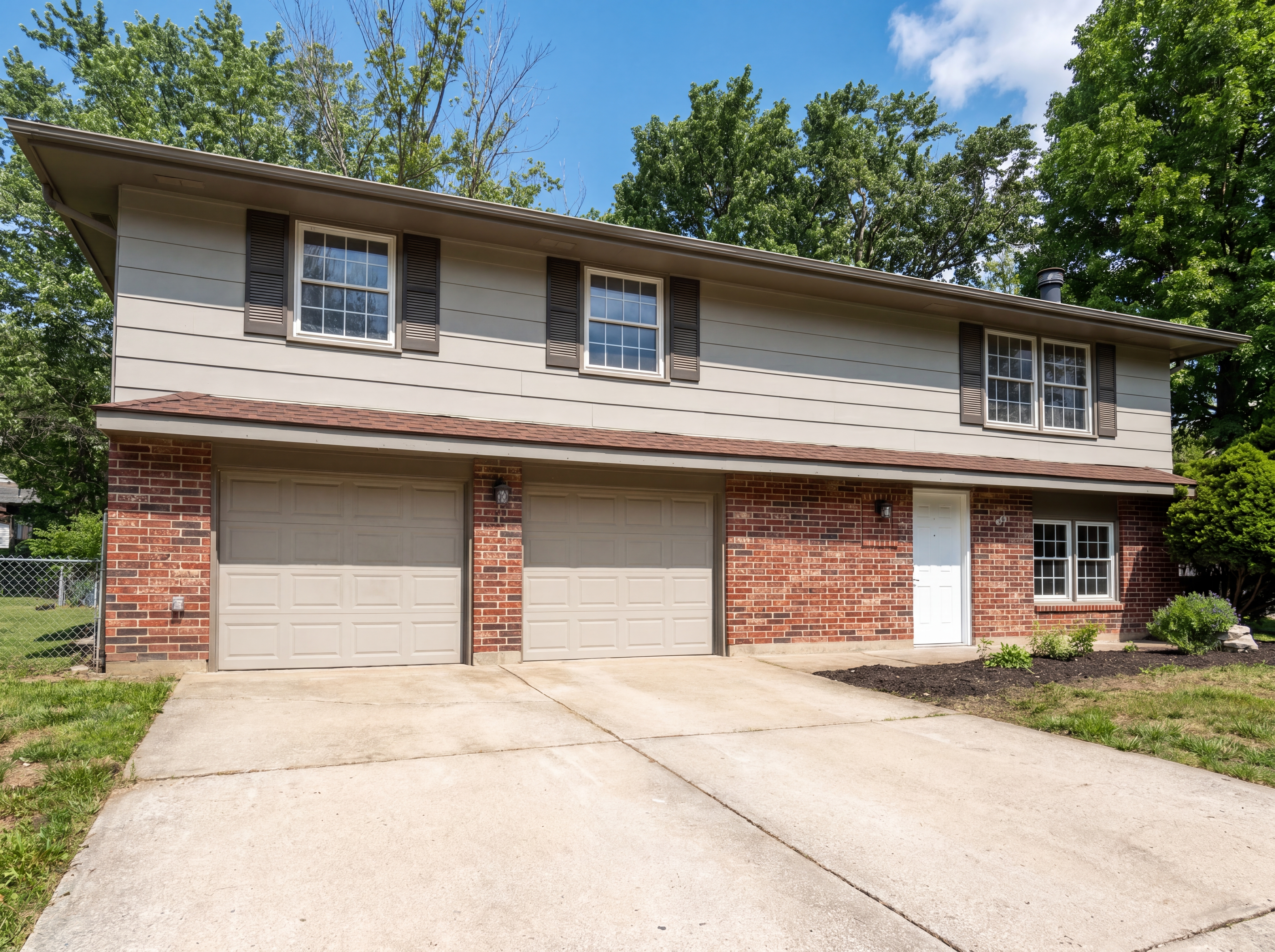 Photo 17 of 20 of 1913 NE Grant Cir, Blue Springs, MO
