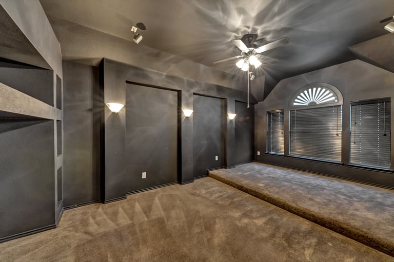 Photo 4 of 36 - 5536 Lavaca Rd, Grand Prairie, TX 75052