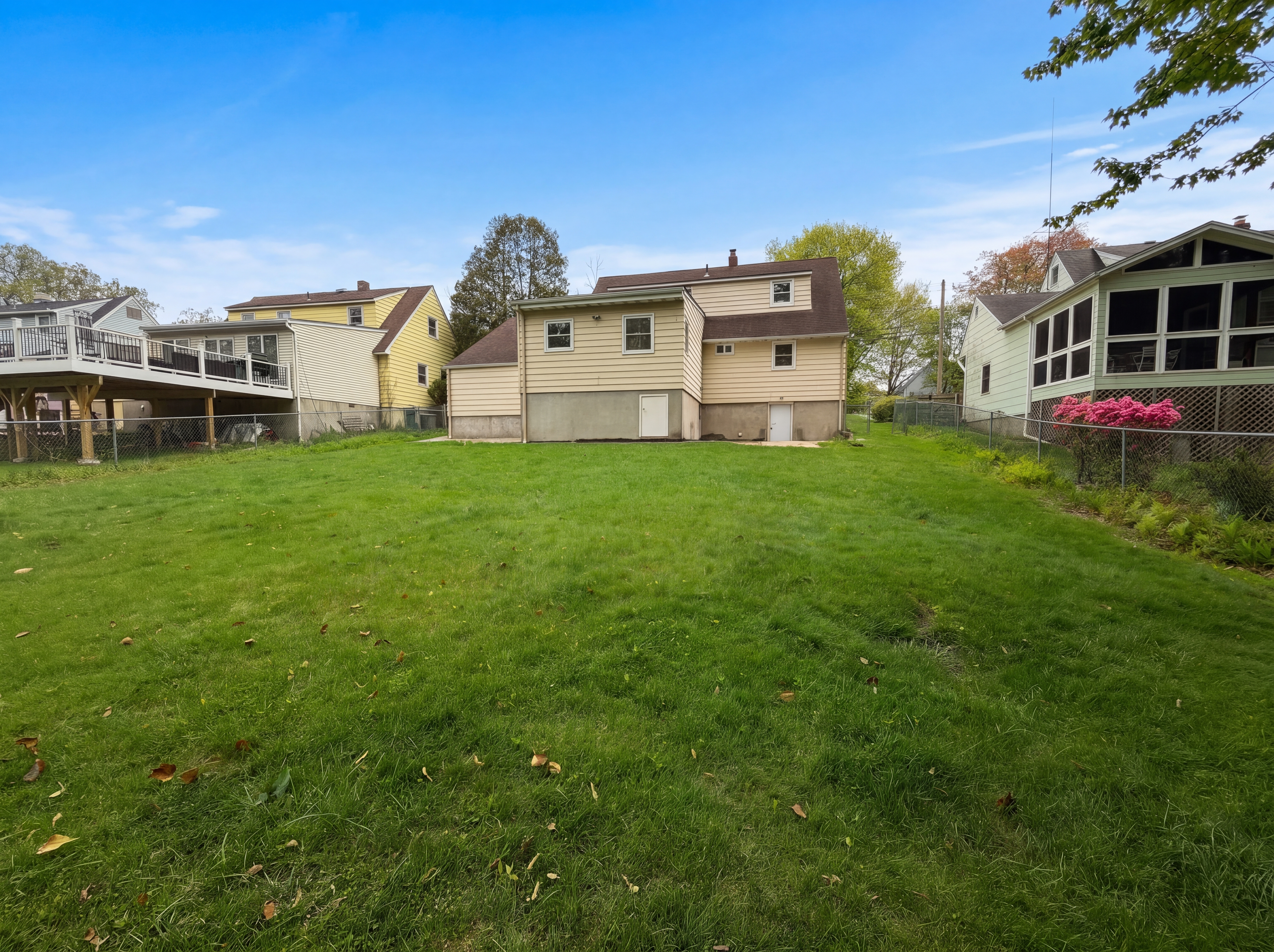 Photo 31 of 42 of 616 River Rd, Teaneck, NJ