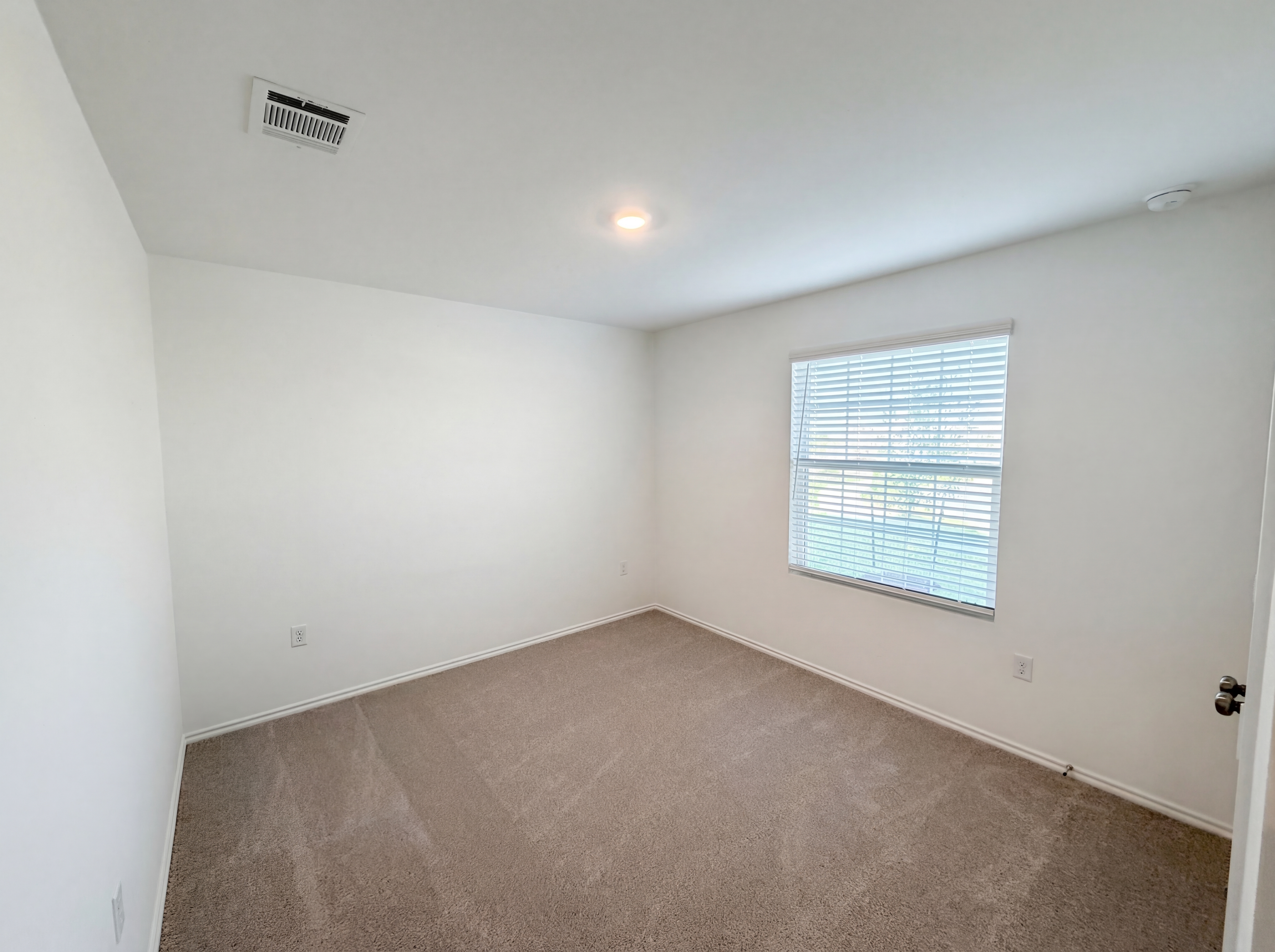Photo 9 of 21 of 507 Vantage Dr, Hutto, TX