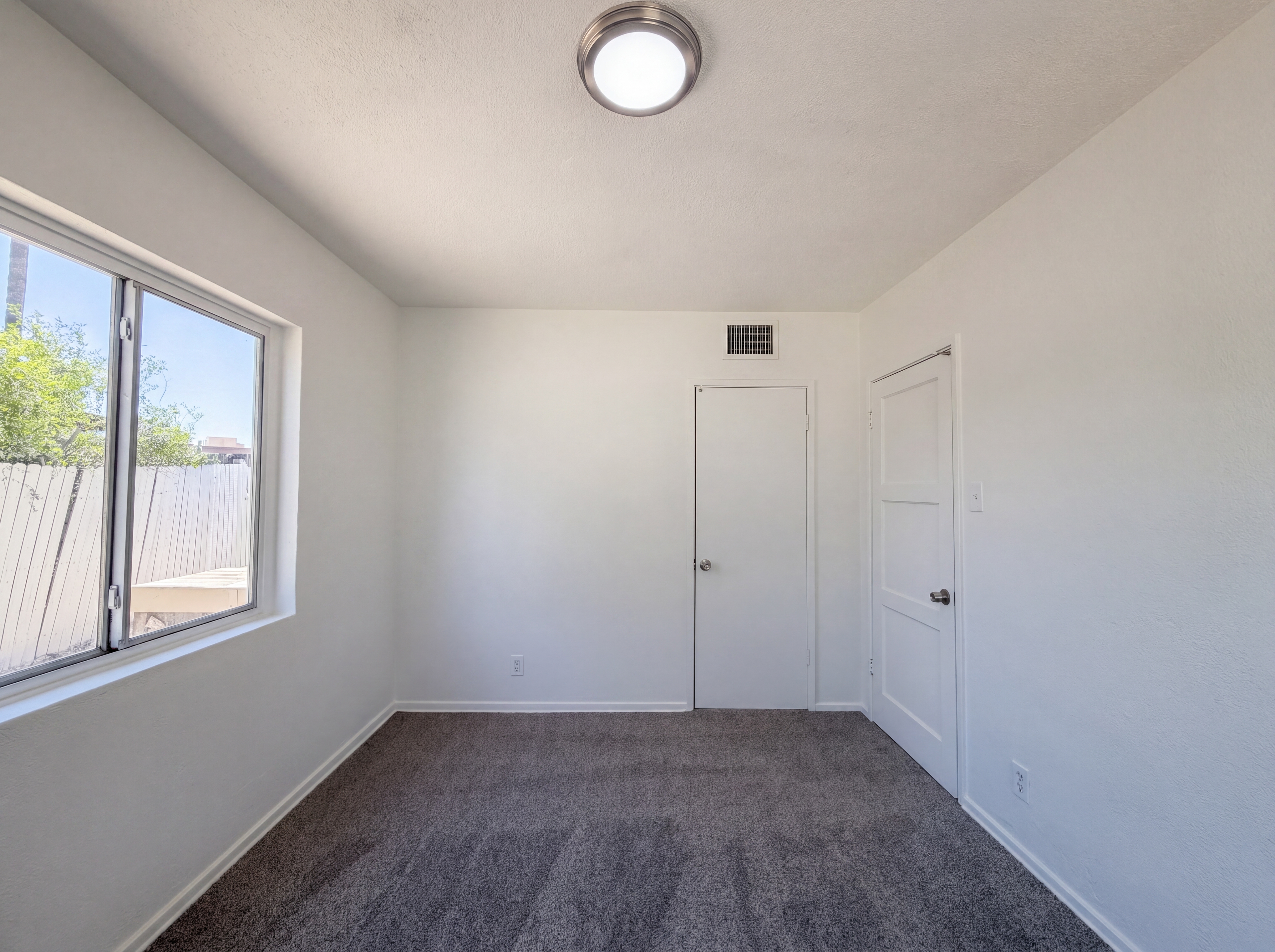 Photo 4 of 16 of 2042 W Pasadena Ave, Phoenix, AZ