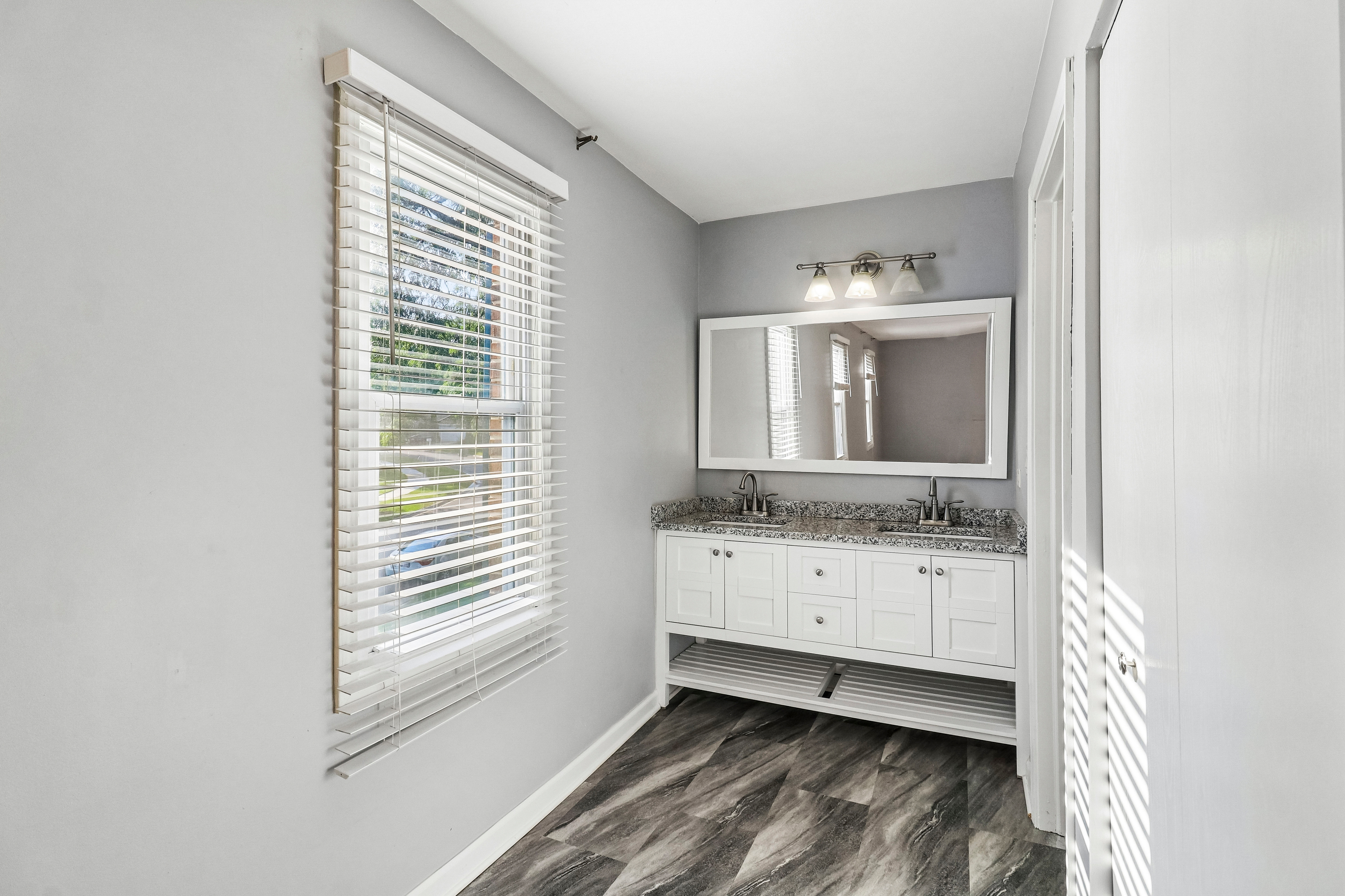 Photo 24 of 39 of 702 Buffalo Cir, Carol Stream, IL