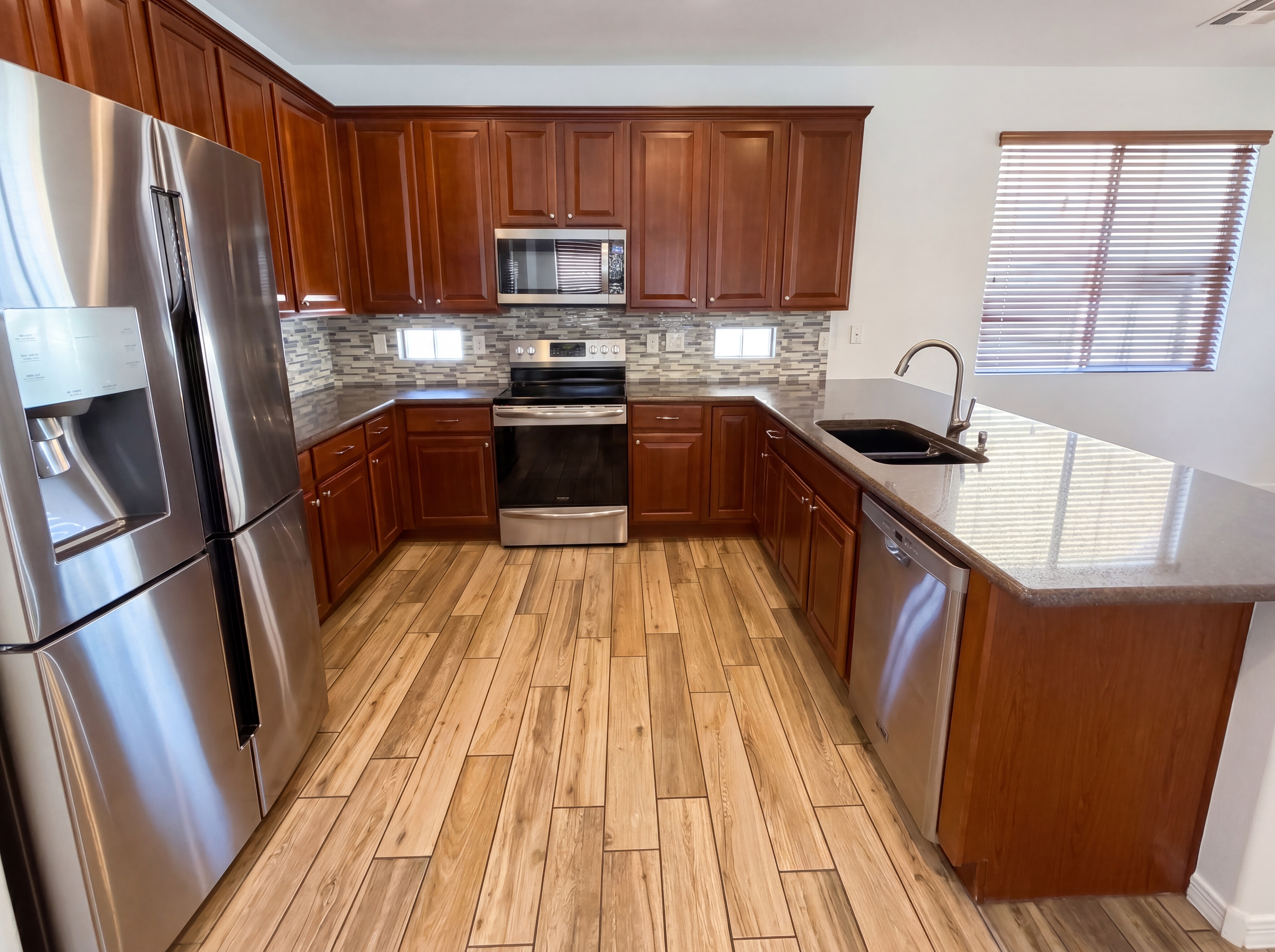 Photo 2 of 49 of 5509 W Rowel Rd, Phoenix, AZ