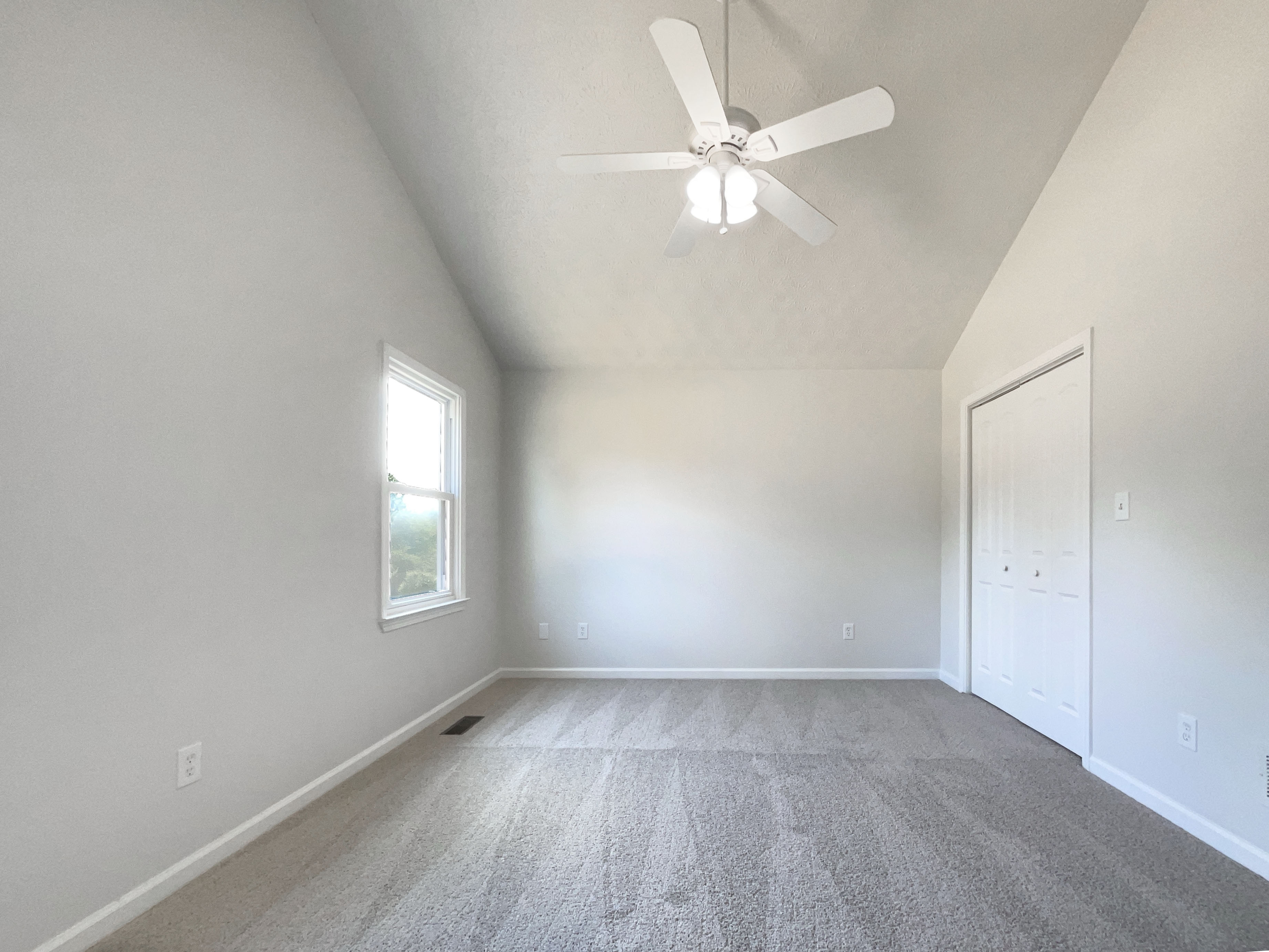 Photo 5 of 23 of 210 Woodbridge Dr, Dallas, GA