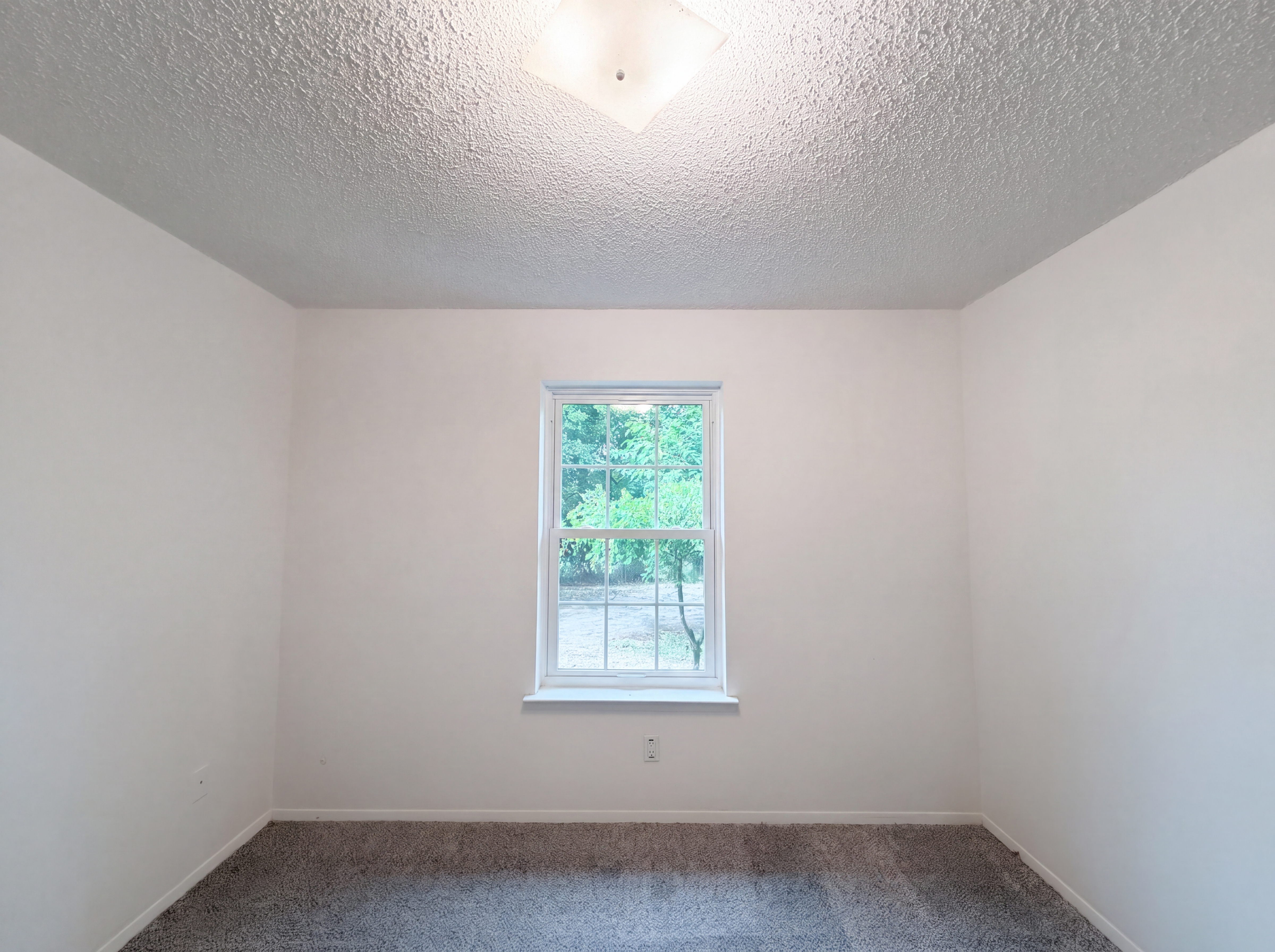 Photo 12 of 19 of 512 Lake Crest Pkwy, Azle, TX