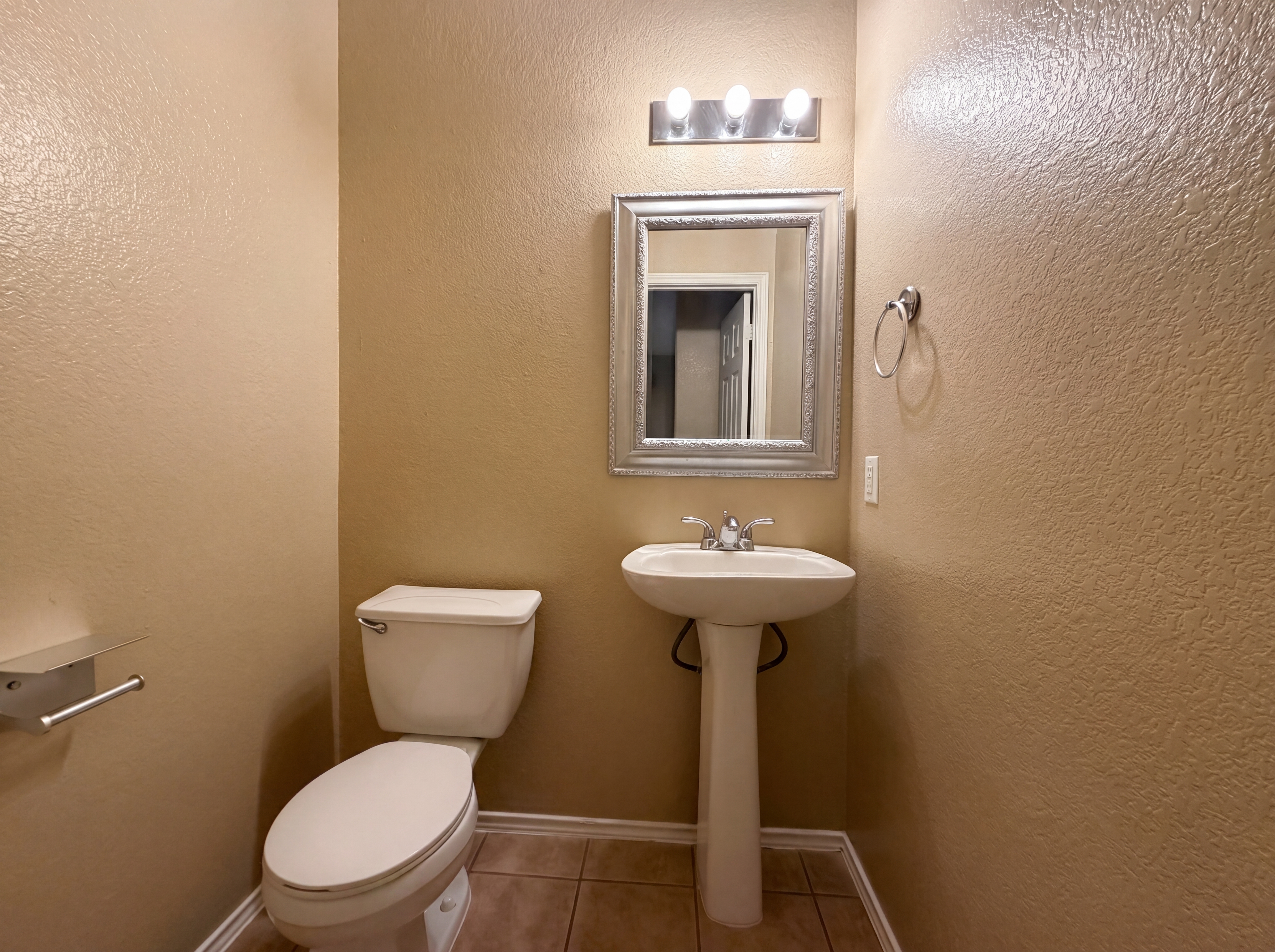 Photo 13 of 21 of 5103 Sydney Harbour Ct, Killeen, TX