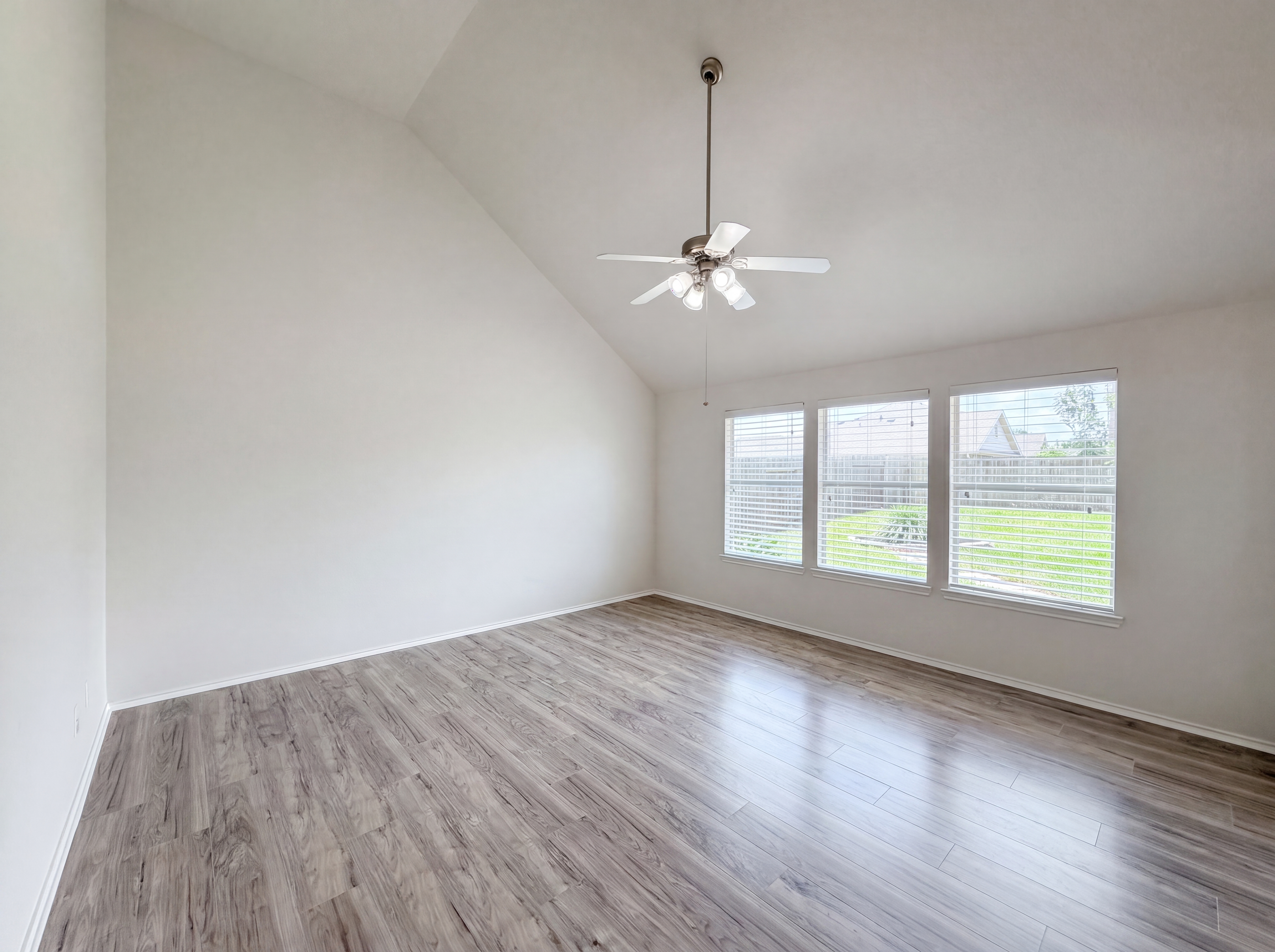 Photo 9 of 22 of 20615 Sandy Bay Ln, Katy, TX