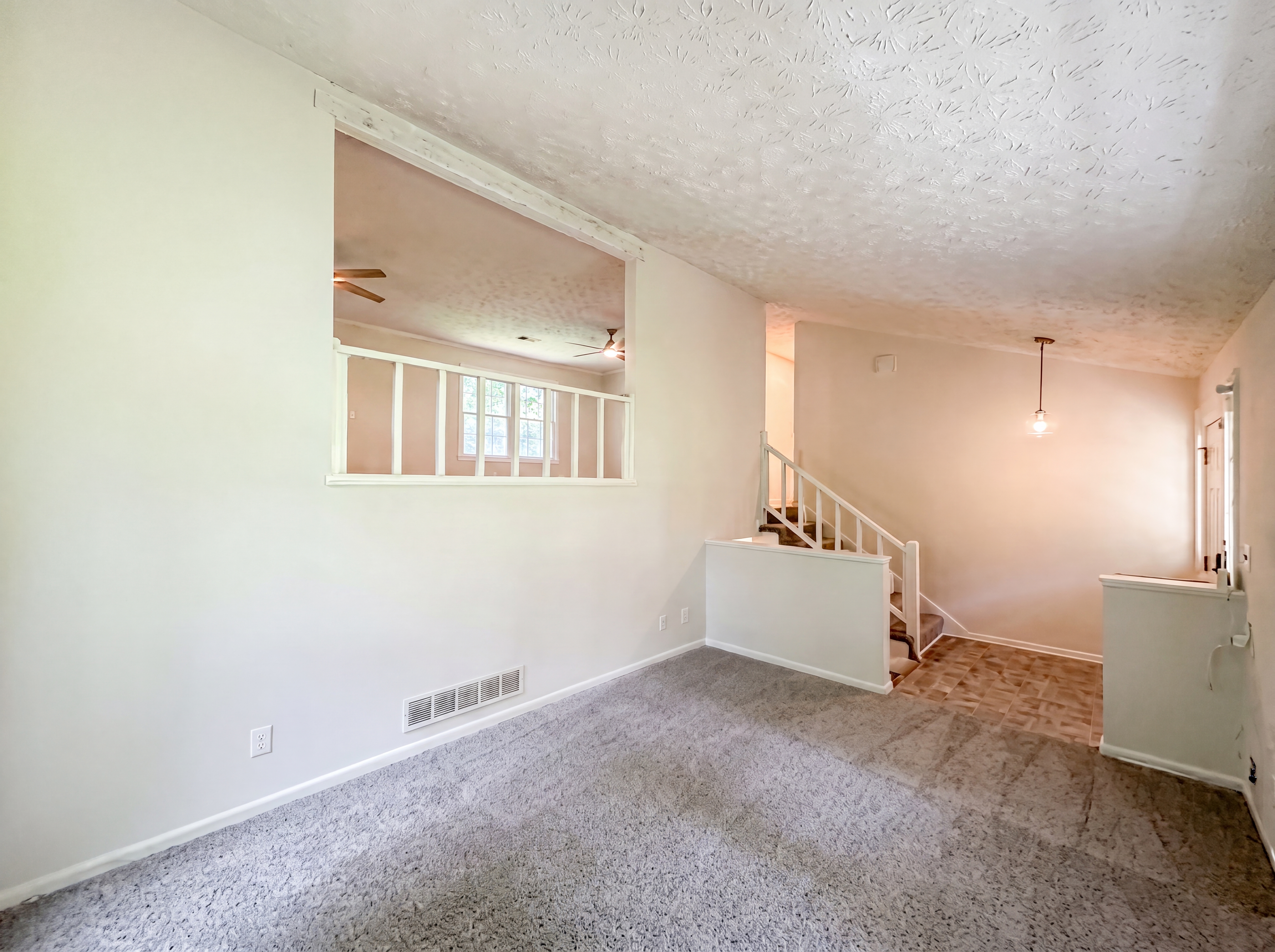Photo 10 of 31 of 6486 Lynndale Ln, Morrow, GA