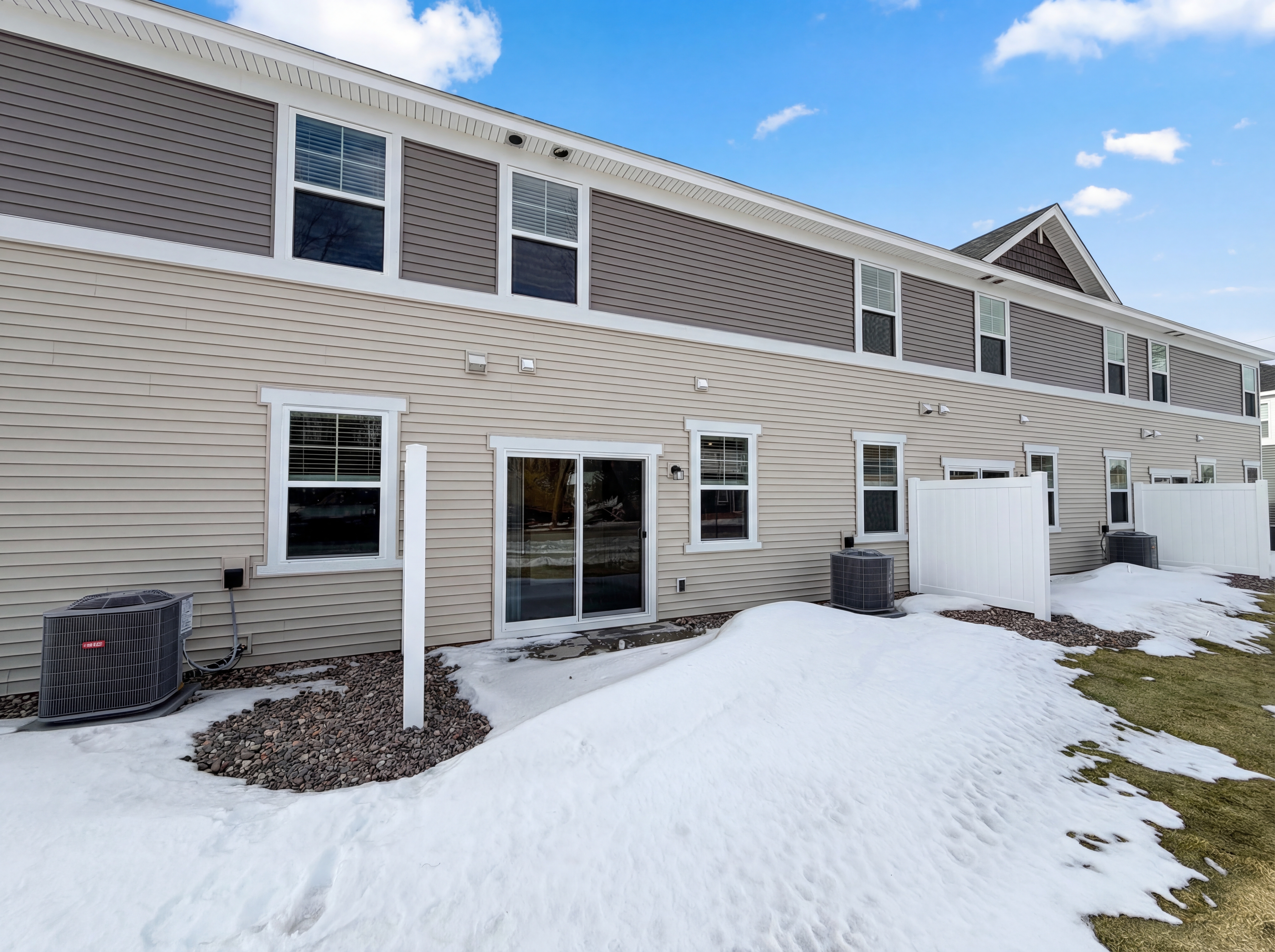 Photo 5 of 22 of 3022 Basswood St, Little Canada, MN