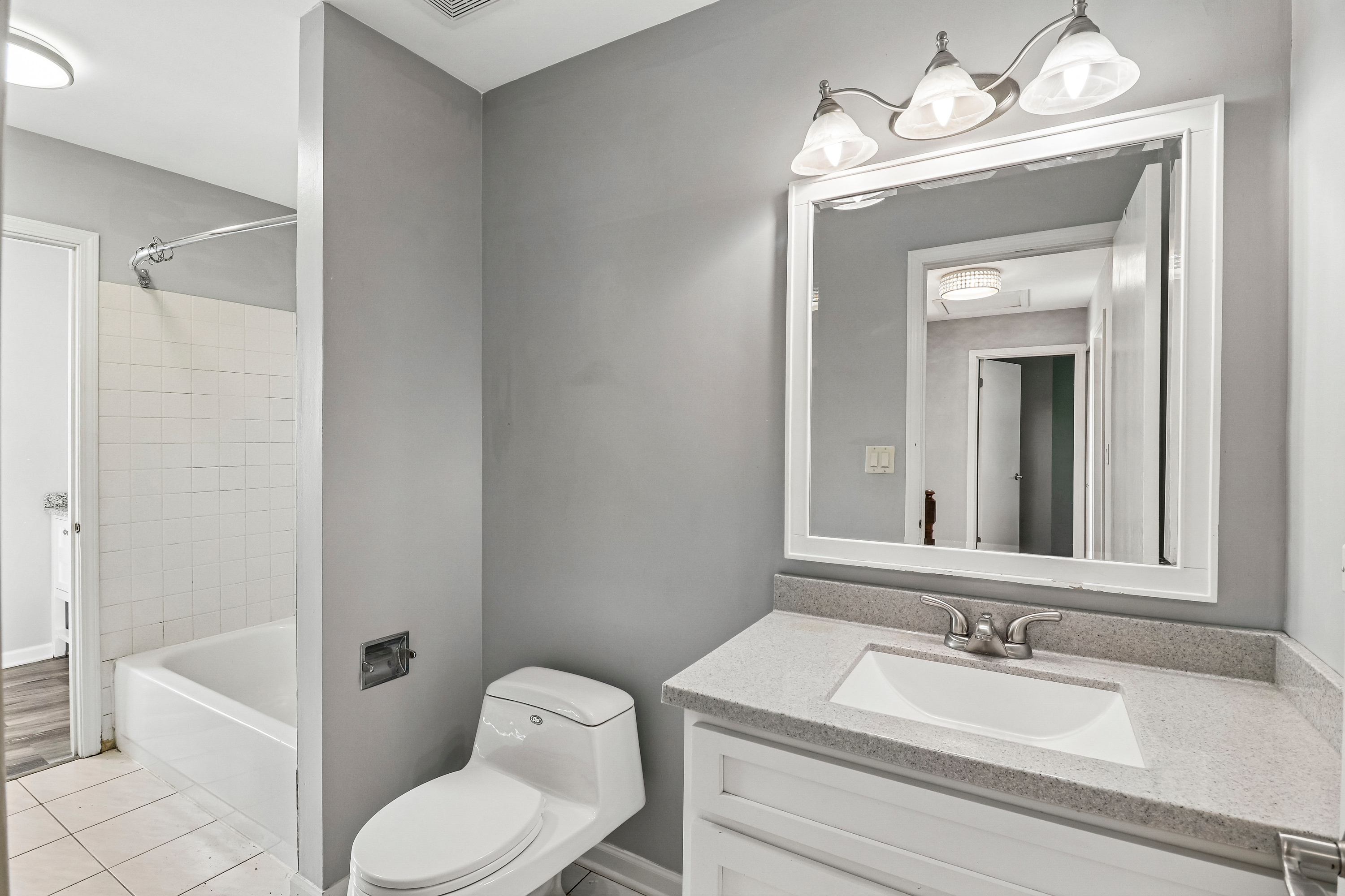 Photo 6 of 39 of 702 Buffalo Cir, Carol Stream, IL