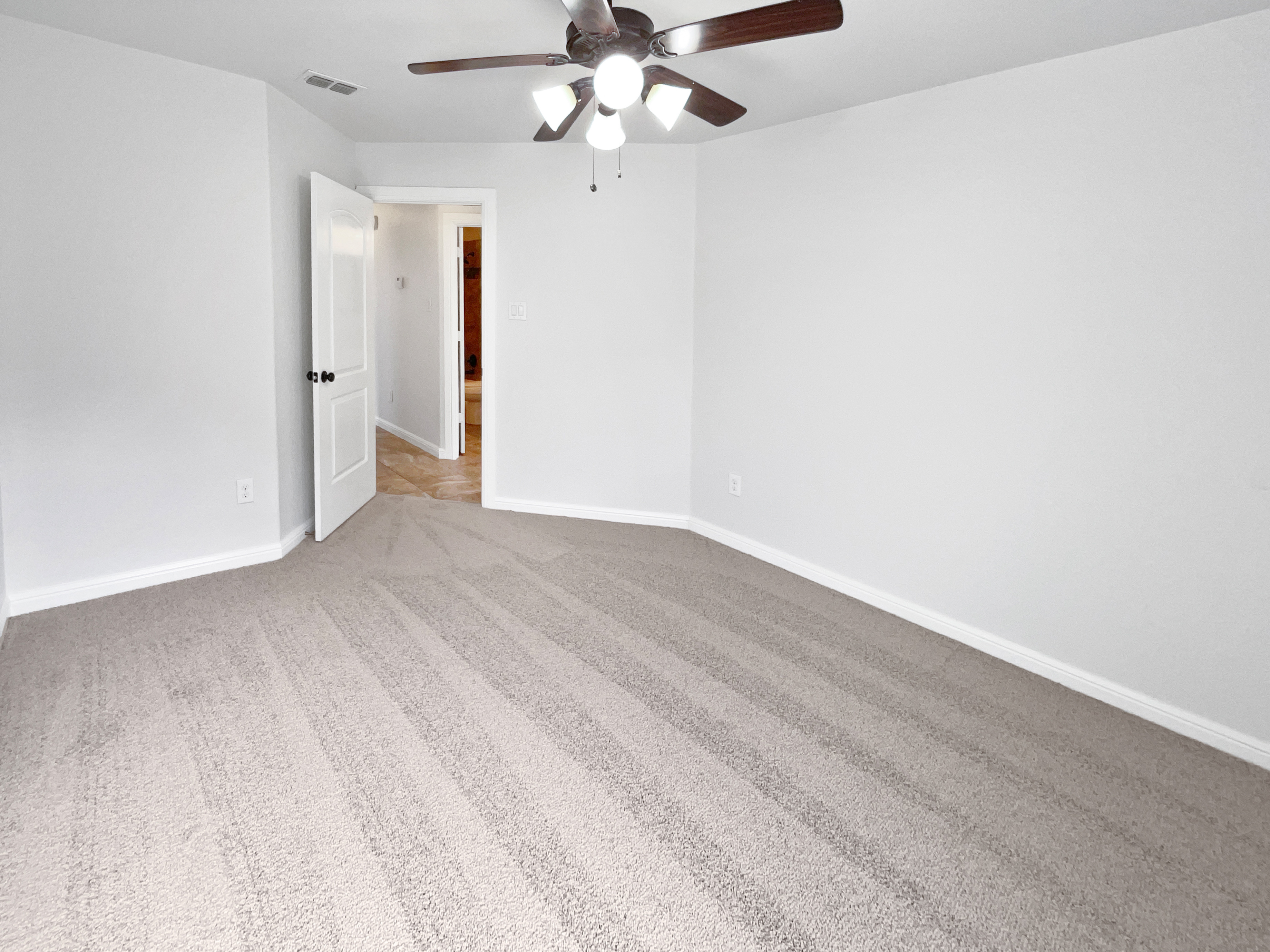 Photo 11 of 16 of 112 Halifax Cir, Palmer, TX