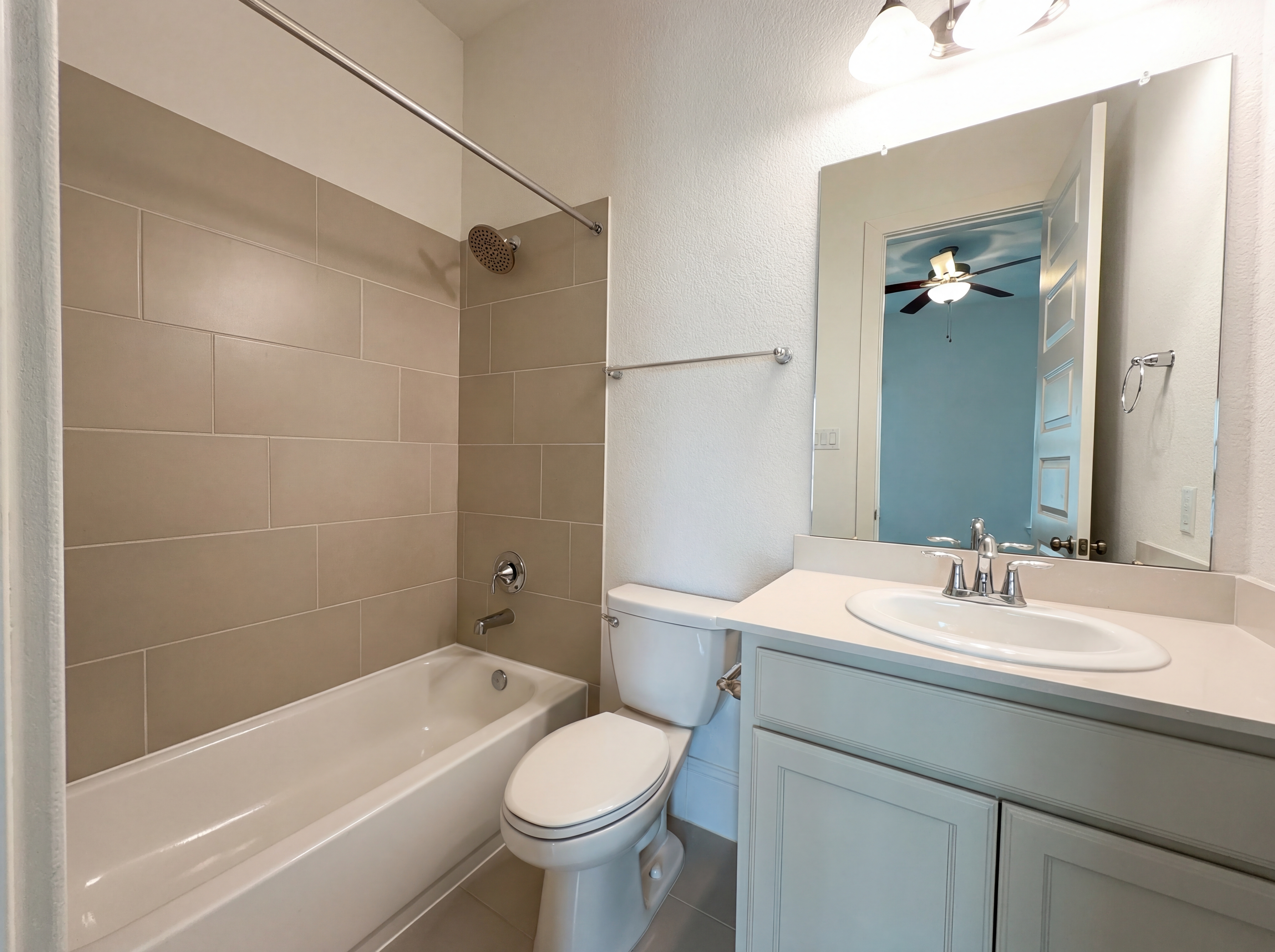 Photo 7 of 23 of 2333 Goldenglade Dr, Conroe, TX