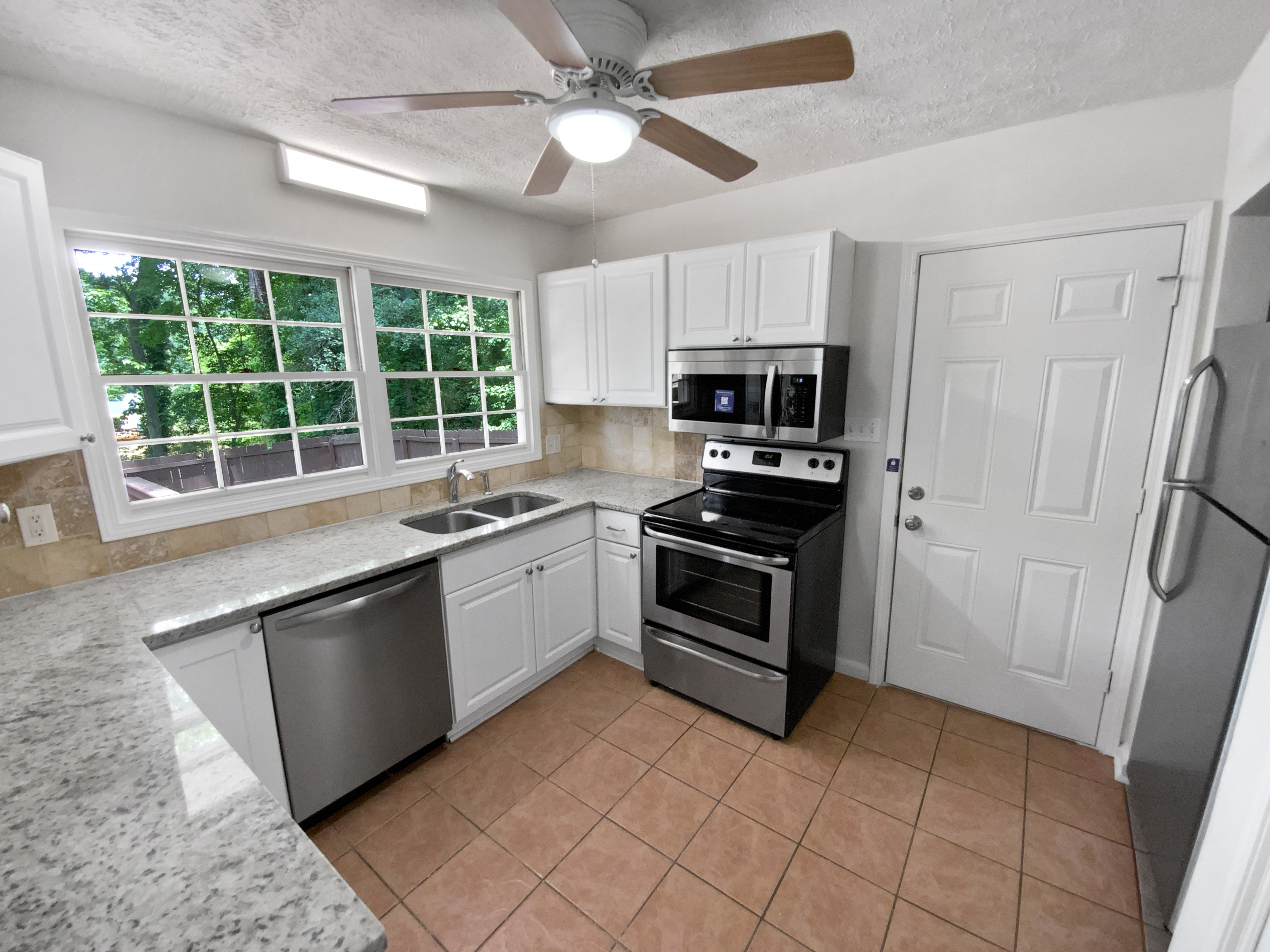 Photo 6 of 20 of 540 Stockwood Dr, Woodstock, GA