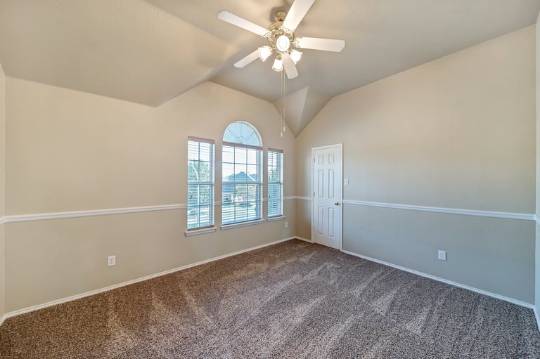 Photo 28 of 35 - 7929 Stansfield Dr, Fort Worth, TX 76137