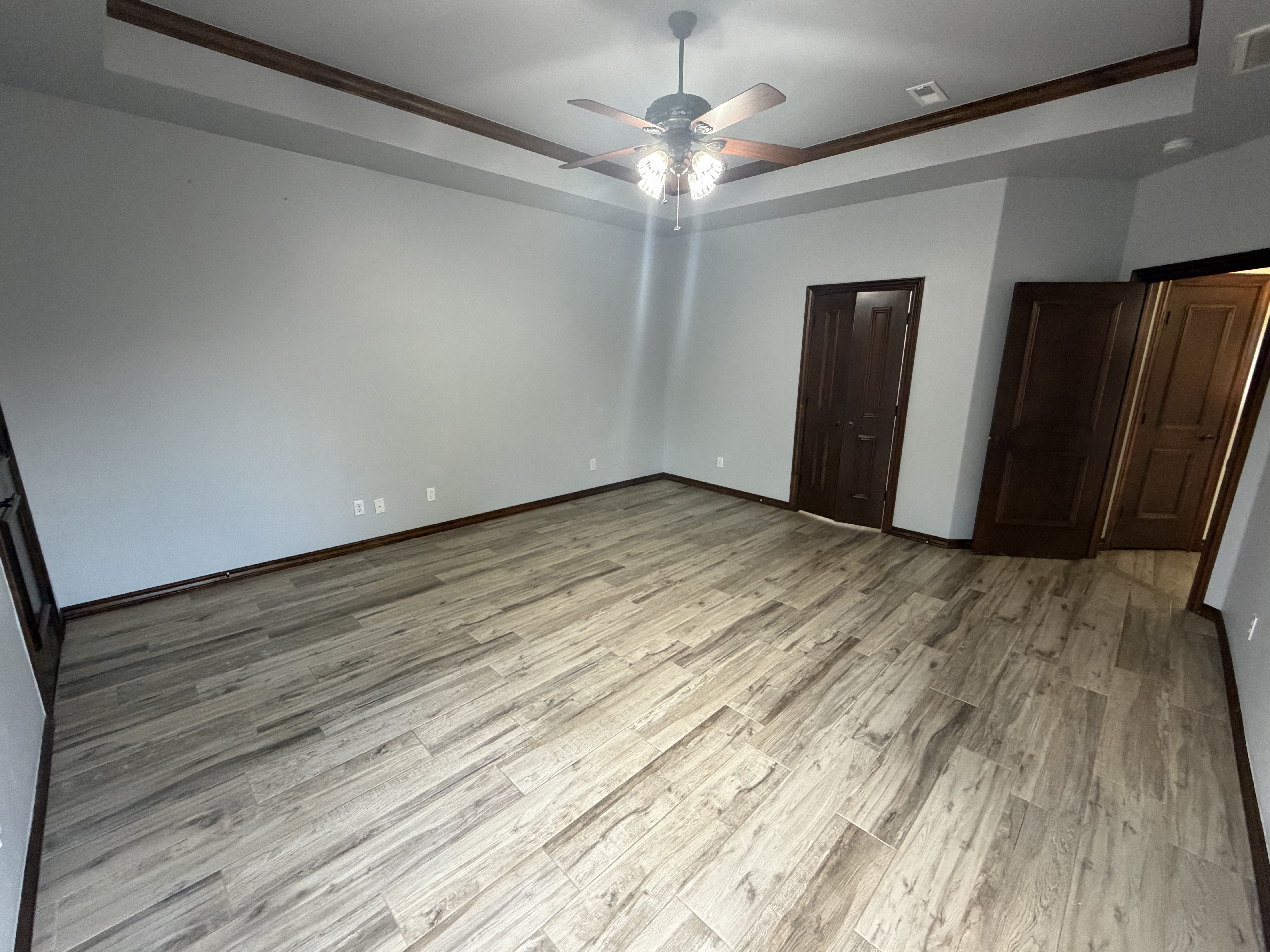 Photo 7 of 25 of 1017 W Camellia Way, Mustang, OK