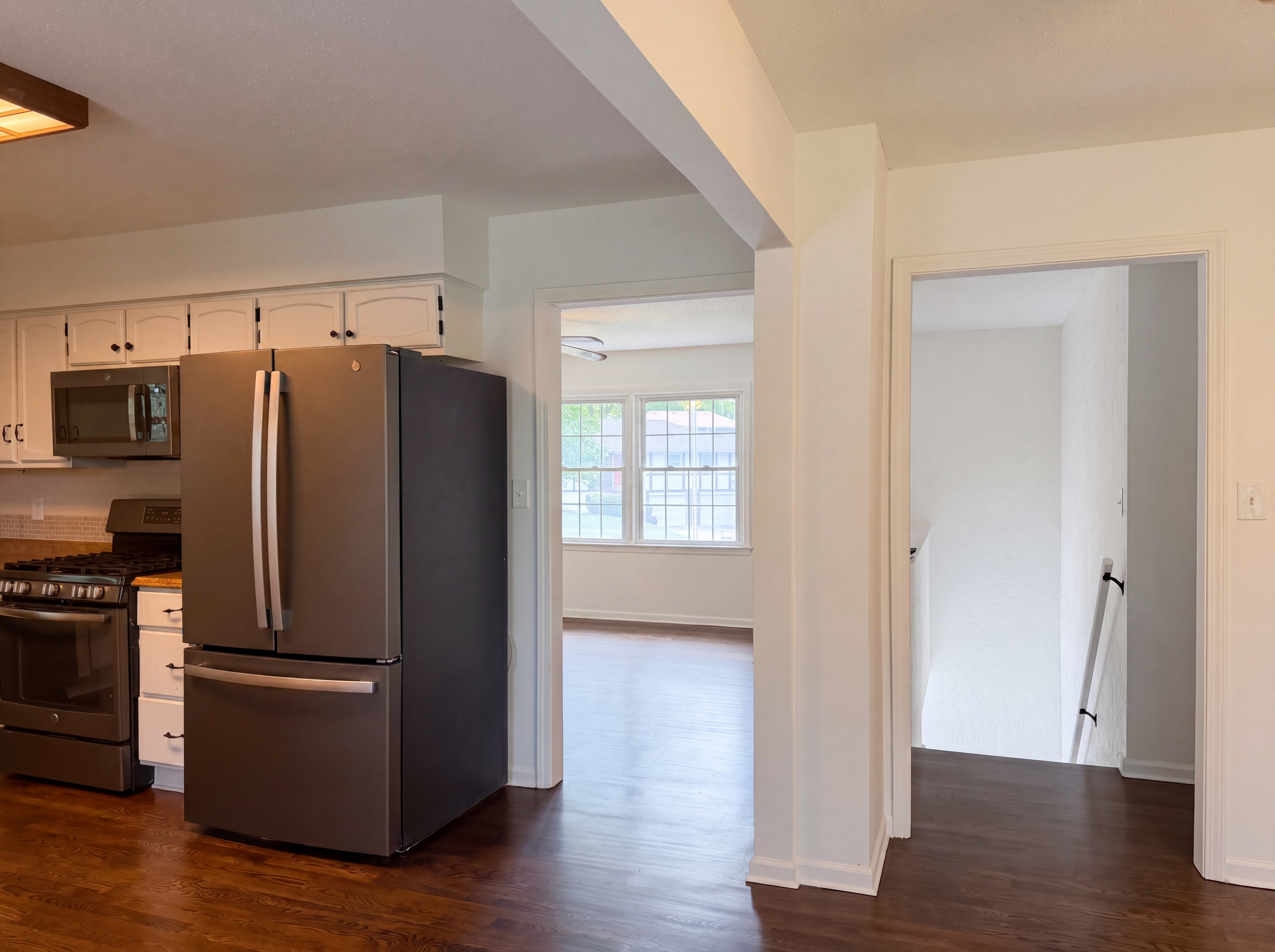 Photo 9 of 20 of 1913 NE Grant Cir, Blue Springs, MO