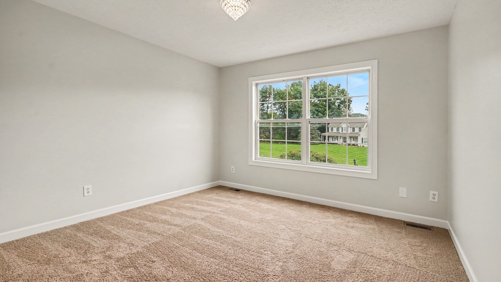 Photo 13 of 31 of 4404 Sundance Cir, Howell, MI