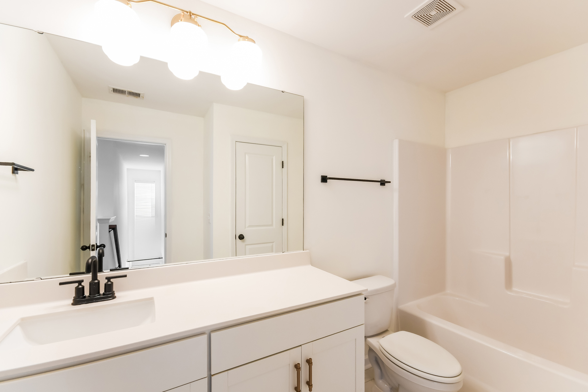 Photo 9 of 22 of 704 Sportsman Rd, Moncks Corner, SC