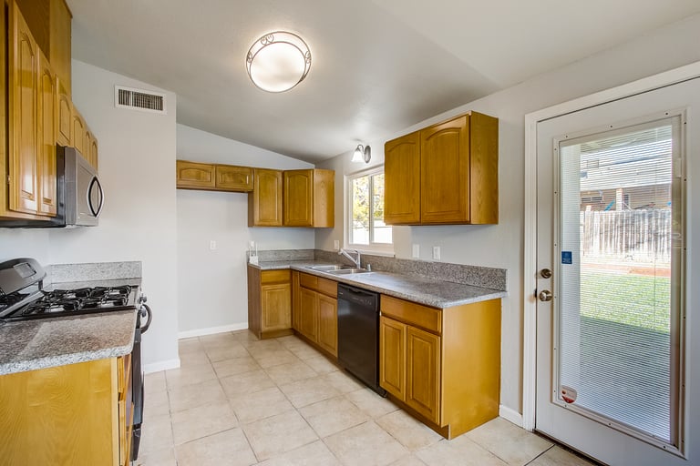 Photo 4 of 26 - 3660 Buhler Way, North Highlands, CA 95660