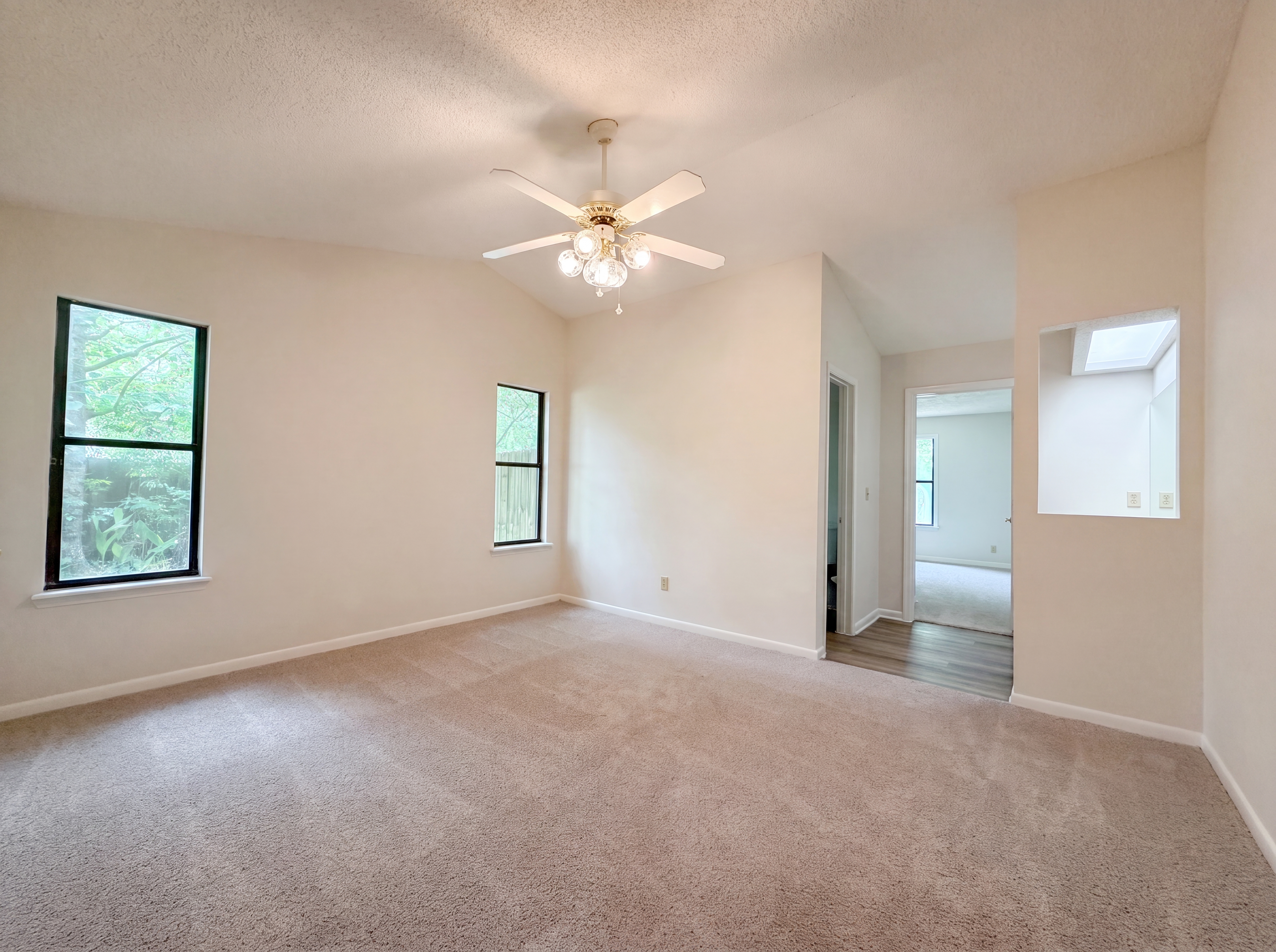 Photo 4 of 23 of 7737 Pepper Cir E, Jacksonville, FL