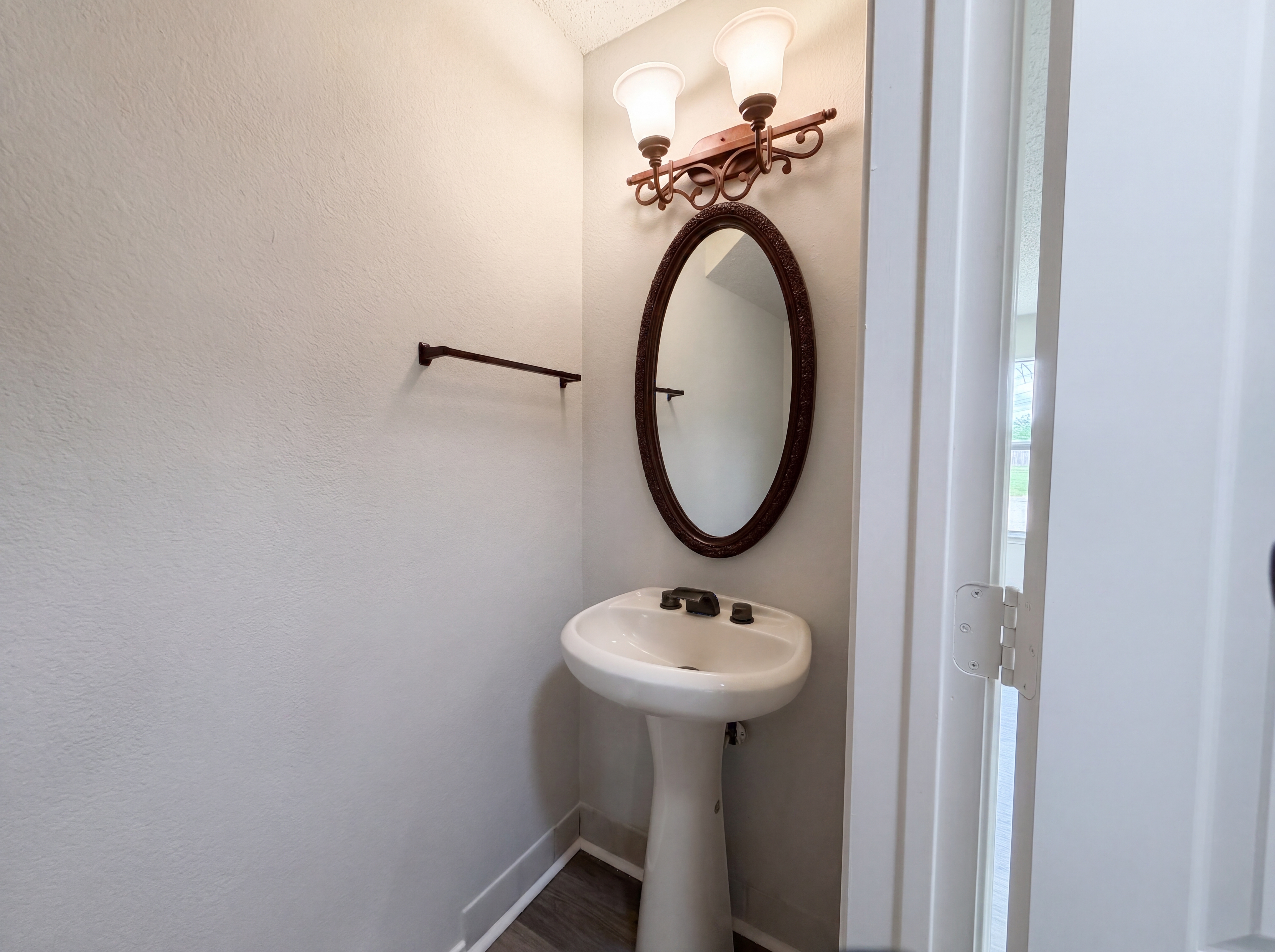 Photo 14 of 19 of 7001 Edmundson Dr, Arlington, TX
