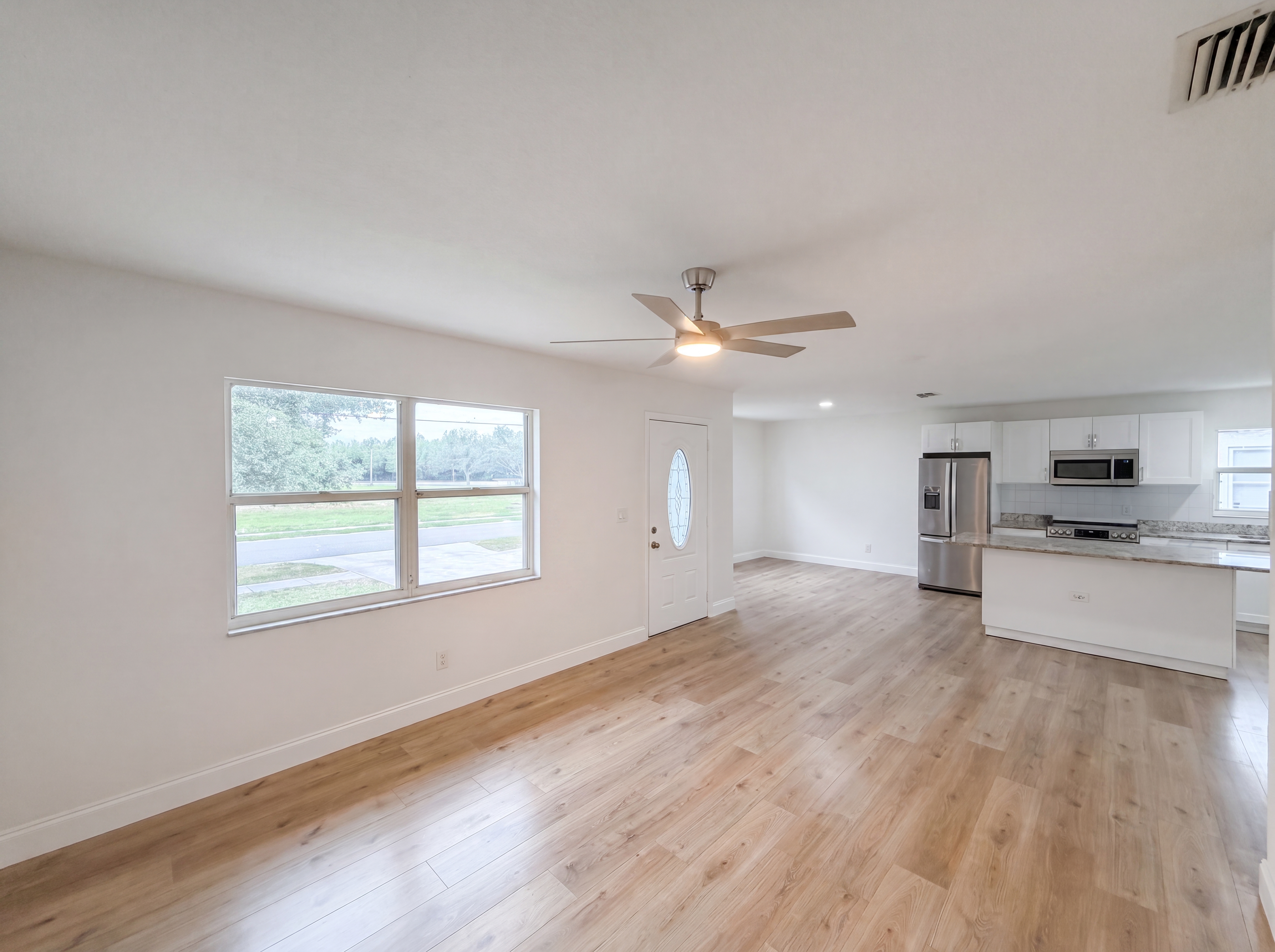Photo 11 of 25 of 845 40th Ave S, Saint Petersburg, FL