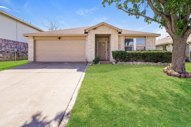 Property photo 1 of 8717 Hunters Creek Dr