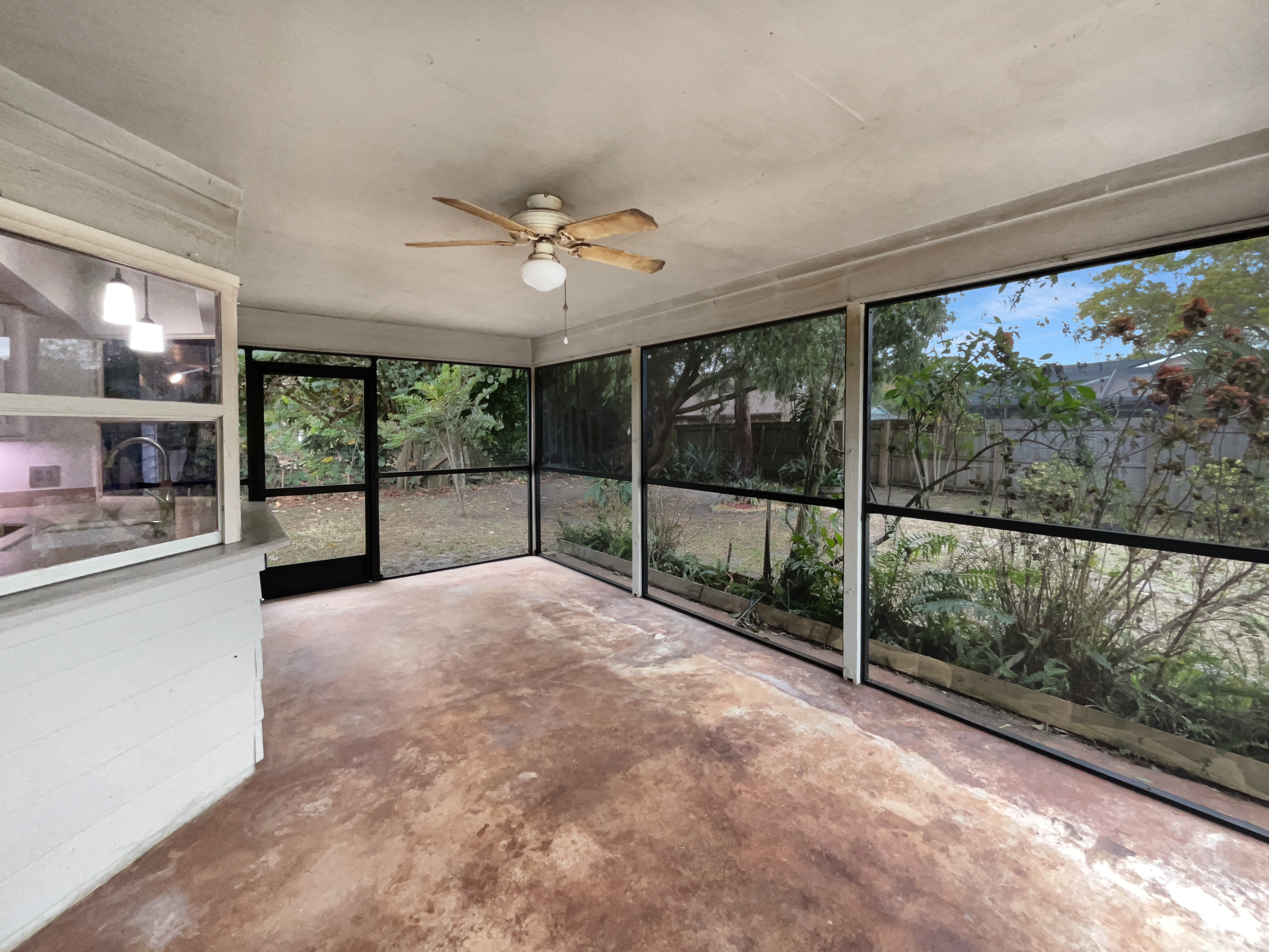 Photo 5 of 28 of 5409 Hickory Dr, Fort Pierce, FL