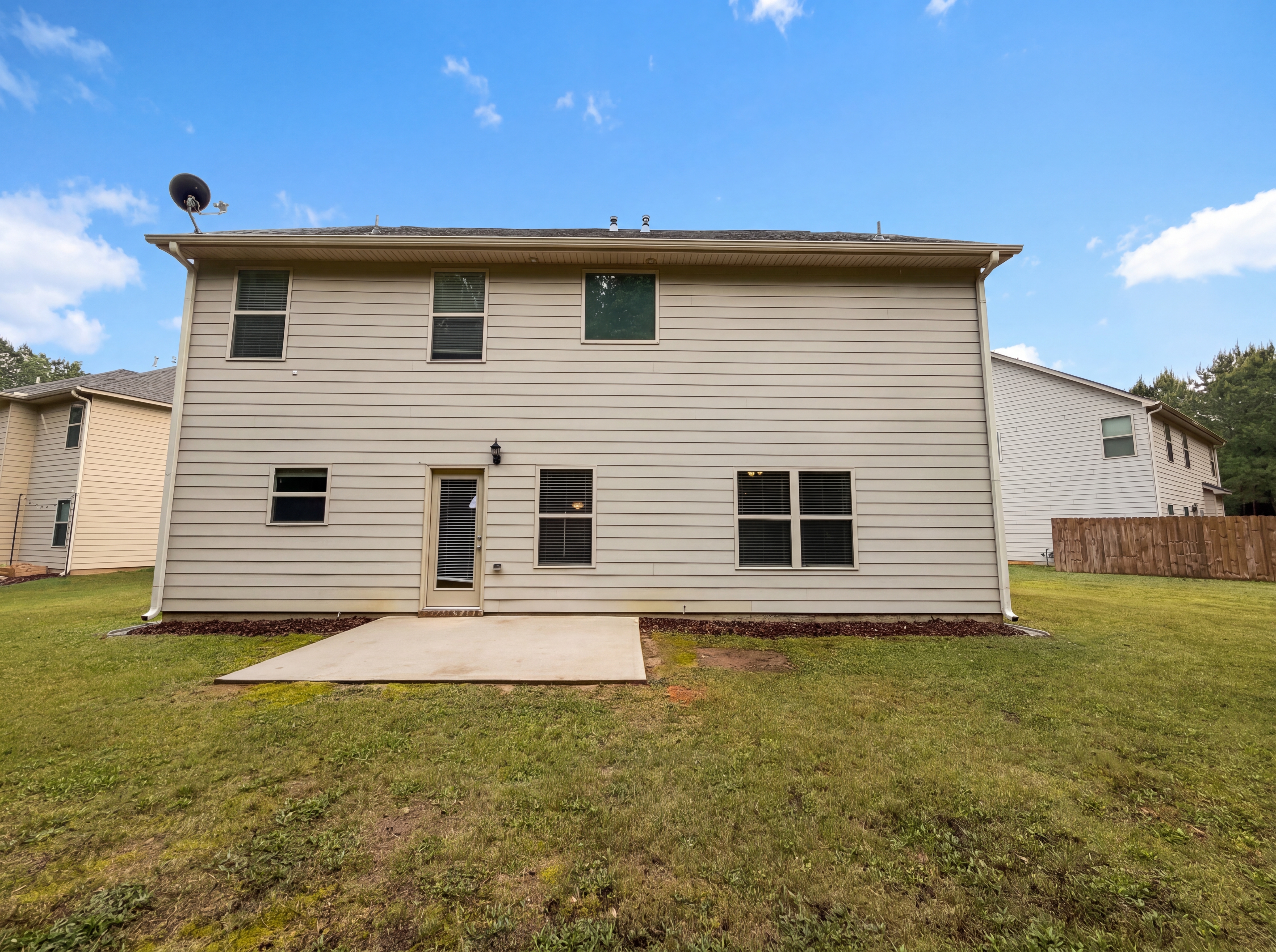 Photo 5 of 19 of 2627 Glenbrook Ln, Conyers, GA