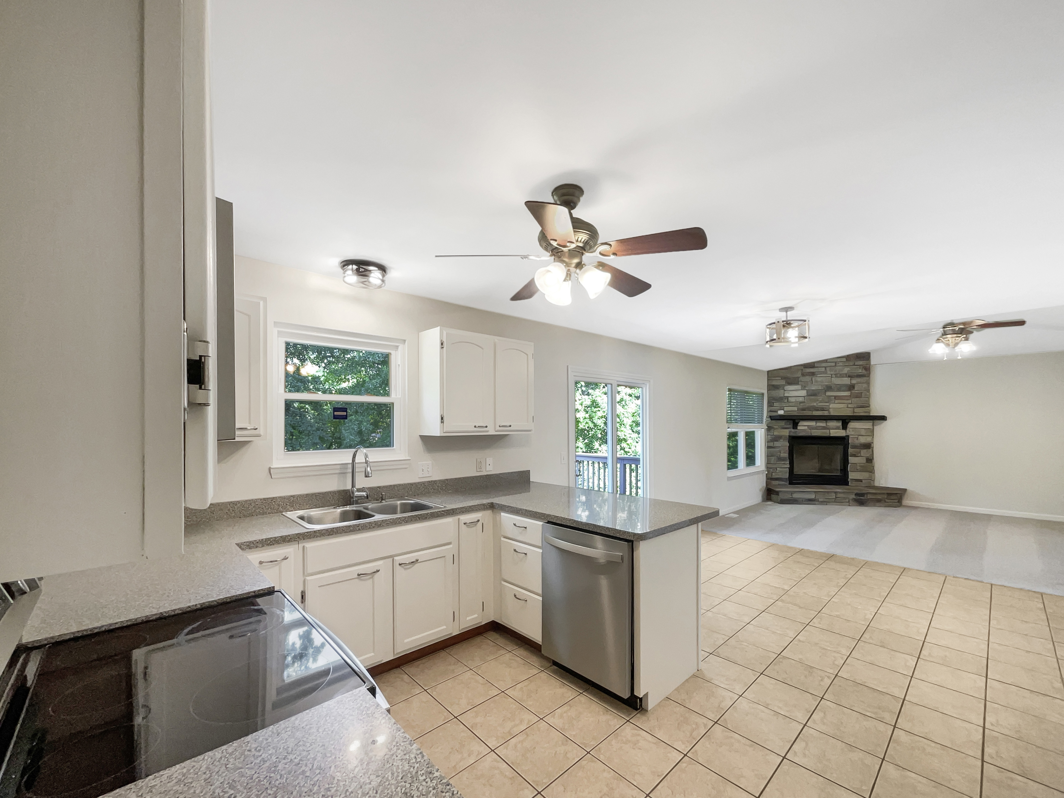 Photo 6 of 25 of 191 Gardenia Dr, Troy, MO