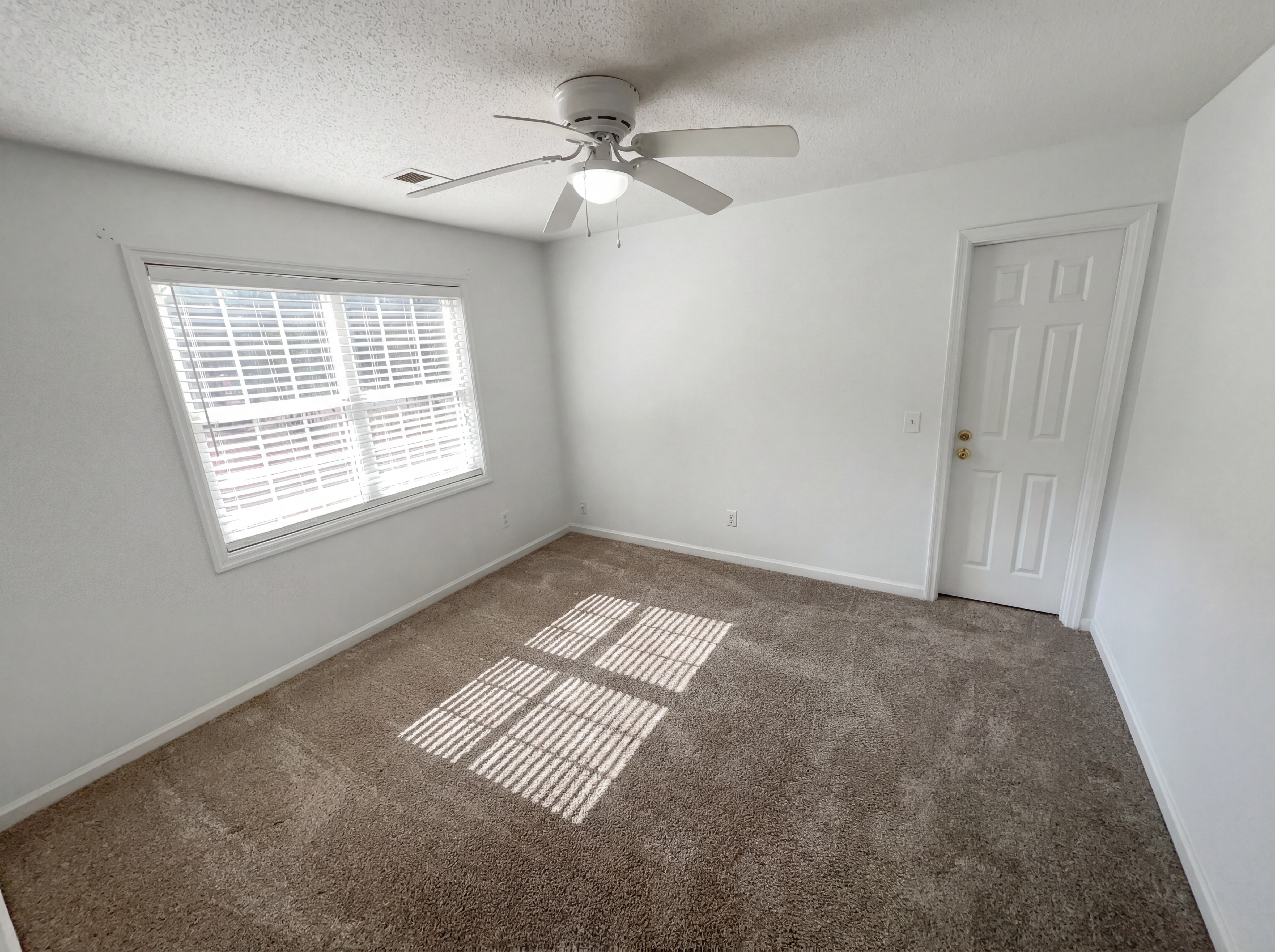 Photo 17 of 22 of 70 Sunny Brook Dr, Newnan, GA