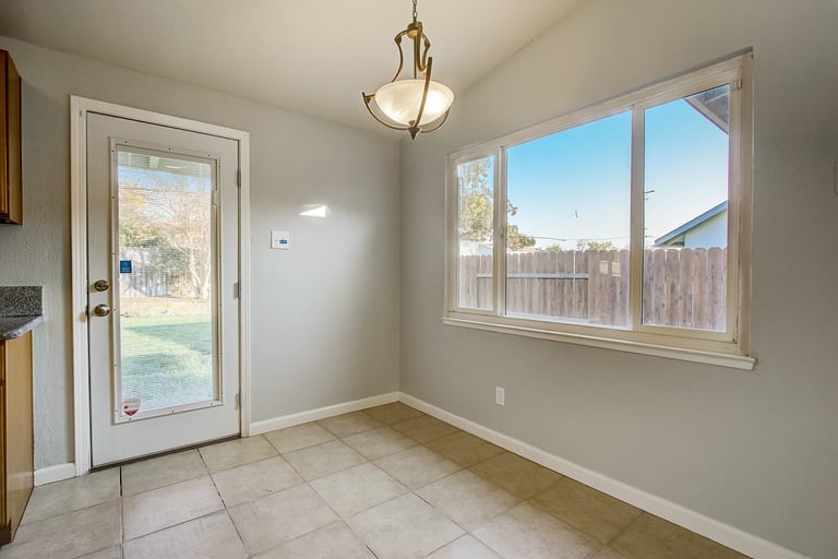Photo 5 of 26 - 3660 Buhler Way, North Highlands, CA 95660