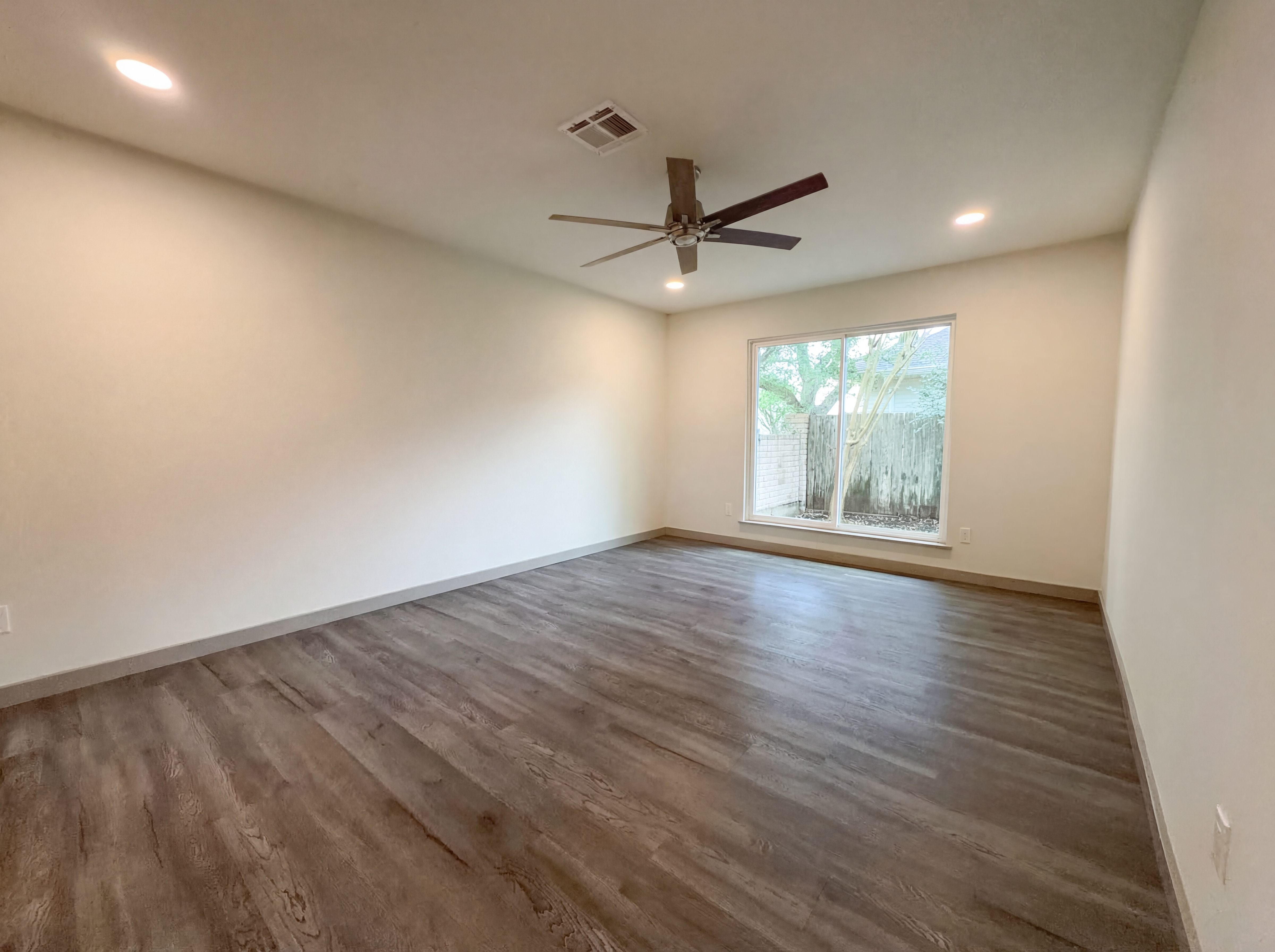 Photo 13 of 19 of 10726 Sugar Hill Dr, Houston, TX