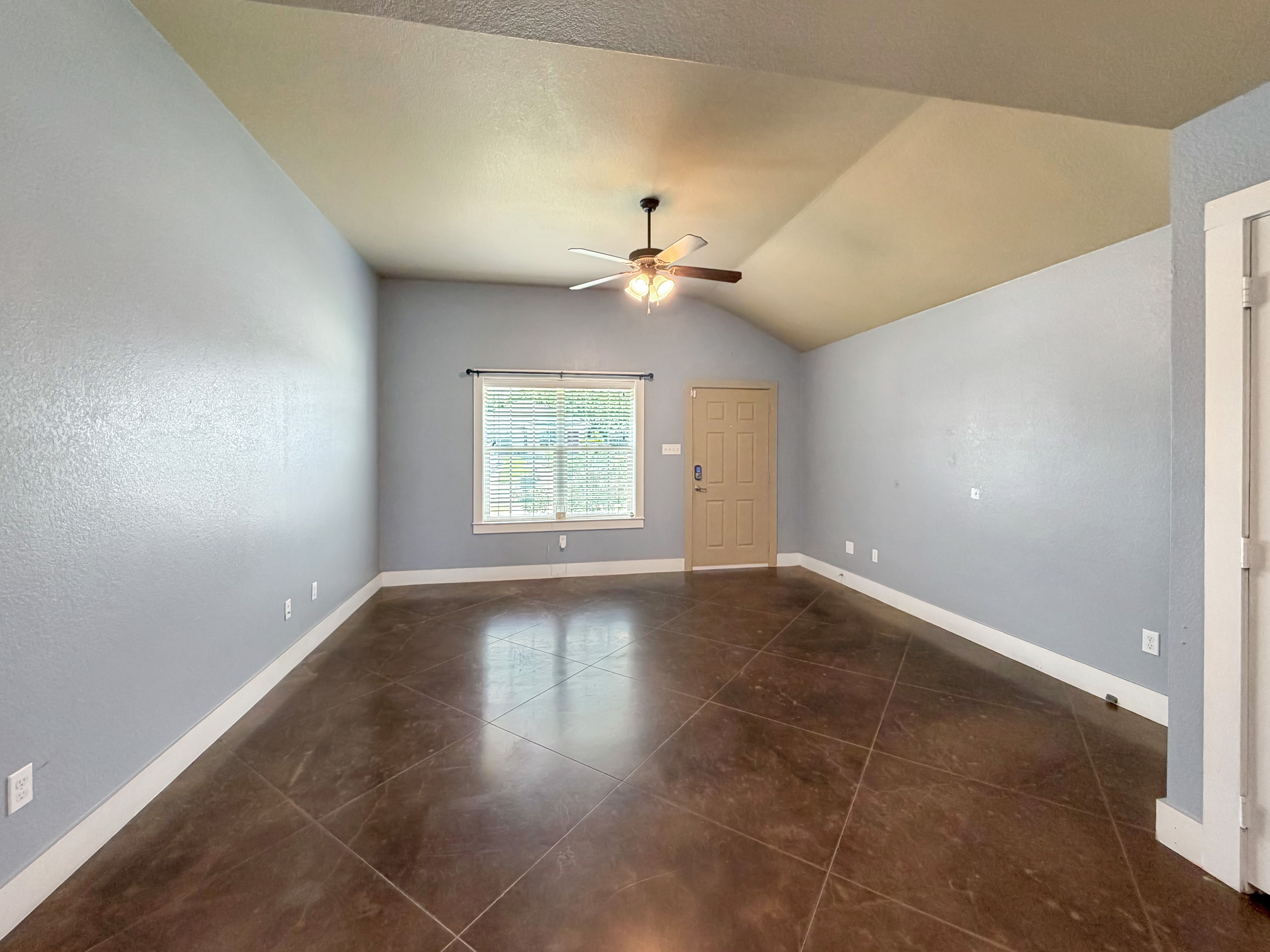 Photo 3 of 12 of 1248 Honor Ln, Temple, TX
