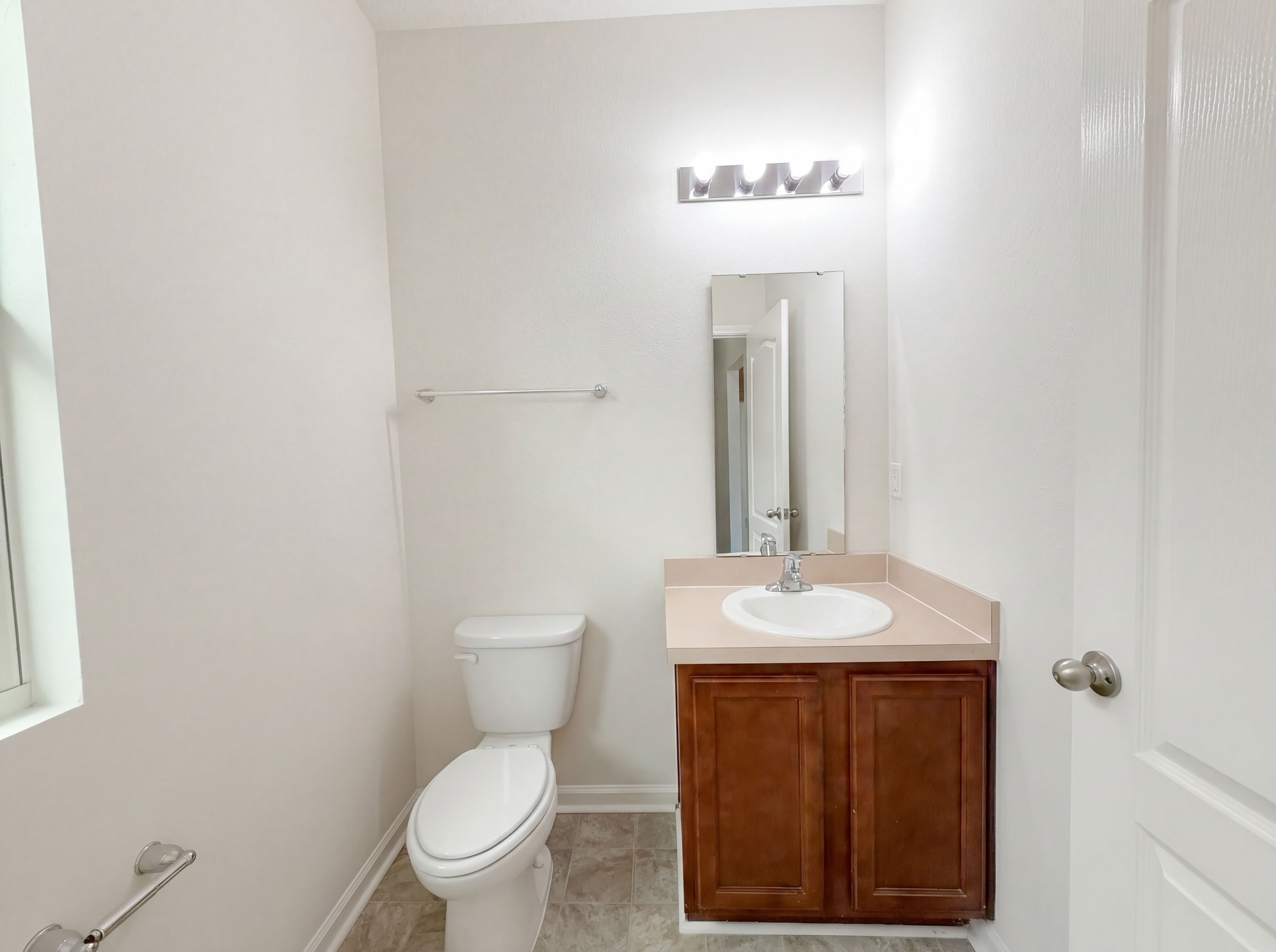 Photo 5 of 20 of 8592 Dylan Michael Dr, Jacksonville, FL