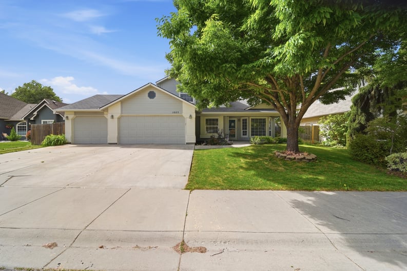 Property photo 1 of 11853 W Rockhampton St