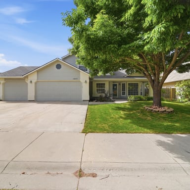 Property photo 1 of 11853 W Rockhampton St