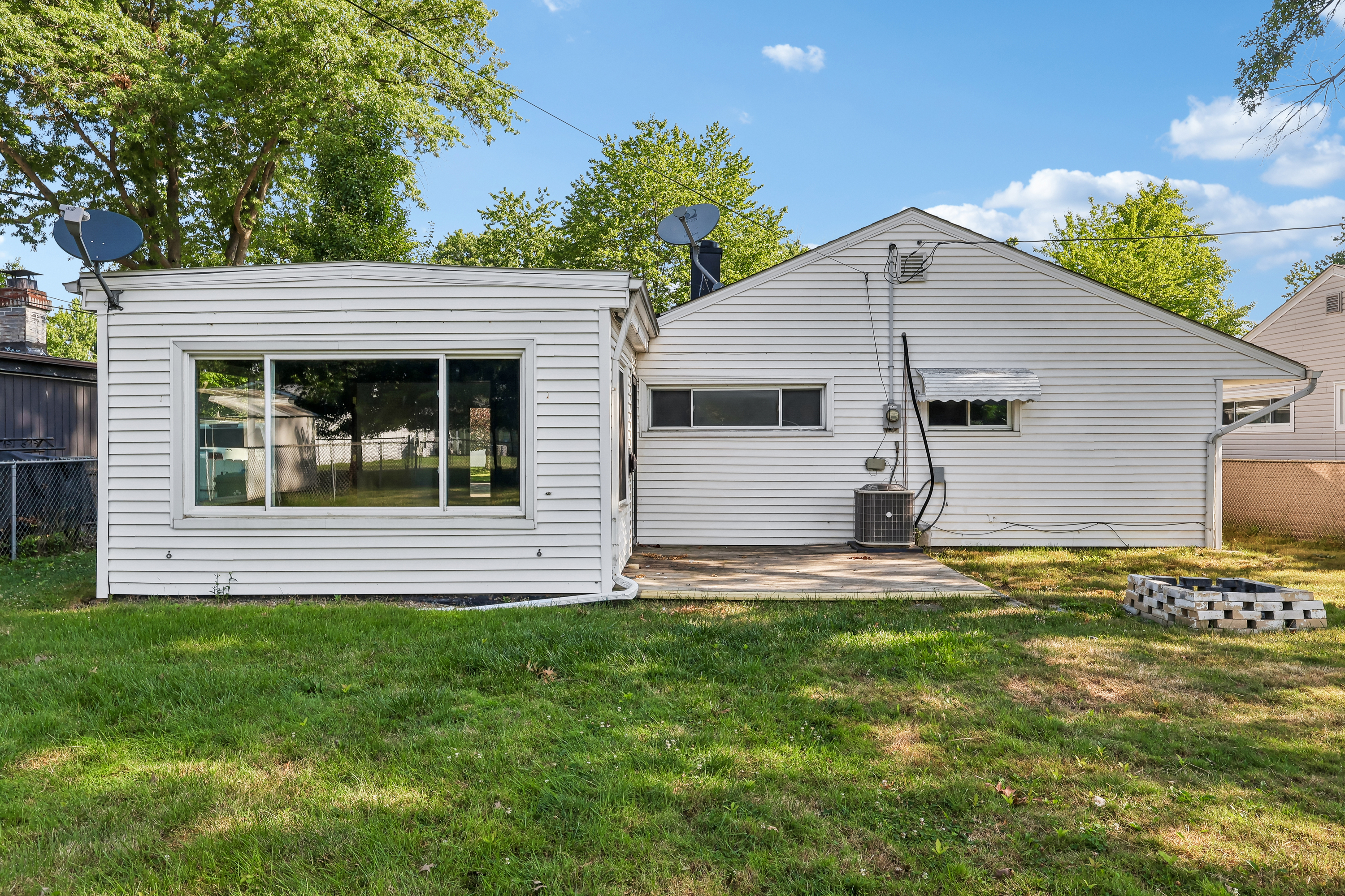 Photo 29 of 33 of 9011 Manorford Dr, Cleveland, OH