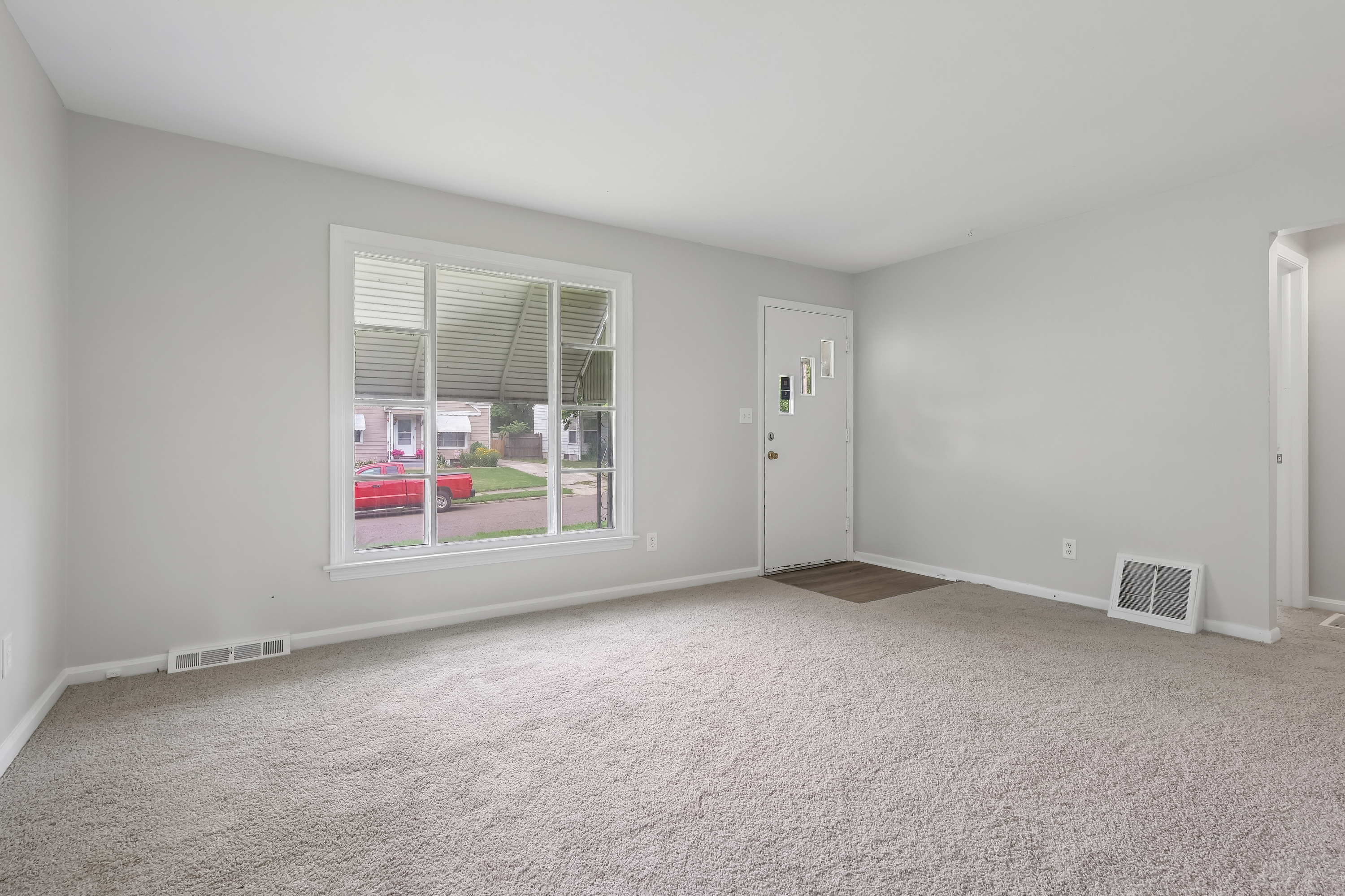 Photo 7 of 28 of 1237 Easton Dr, Akron, OH