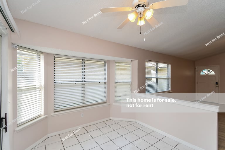Photo 12 of 27 - 6736 Newgate Cir E, Jacksonville, FL 32244