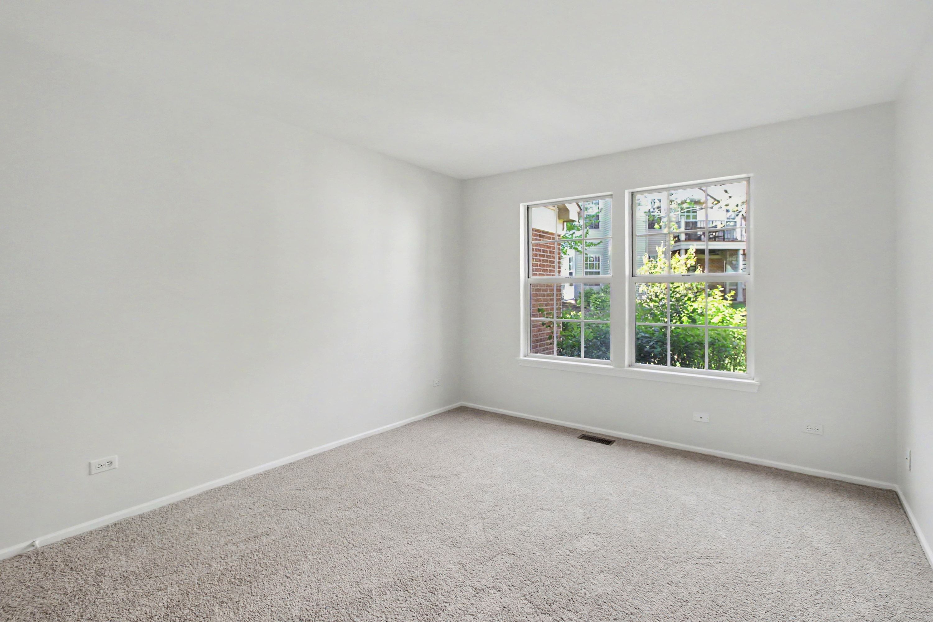 Photo 9 of 13 of 530A Pembrook Ct S, Crystal Lake, IL