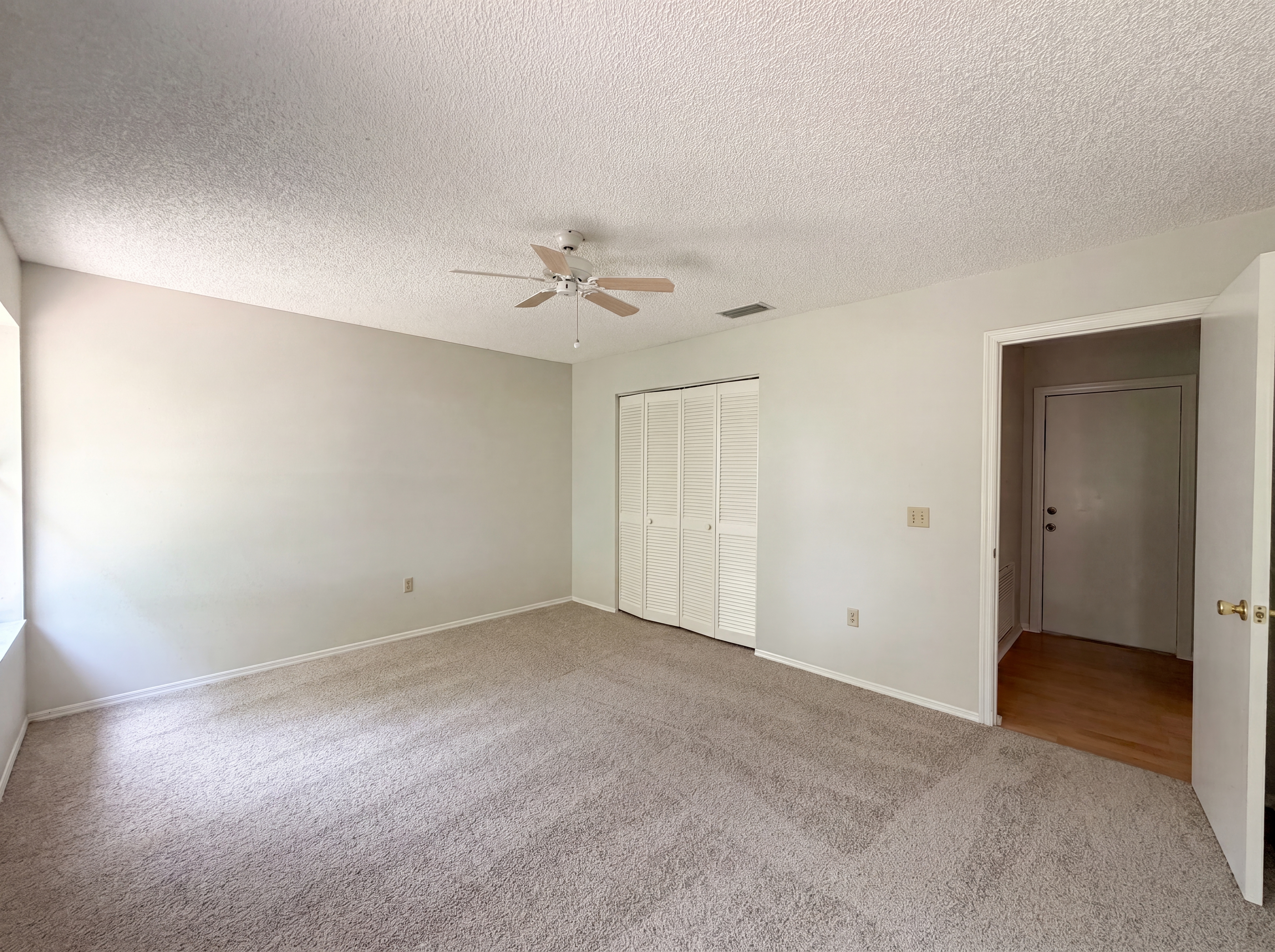 Photo 14 of 21 of 12620 Bay Hill Dr, Grand Island, FL